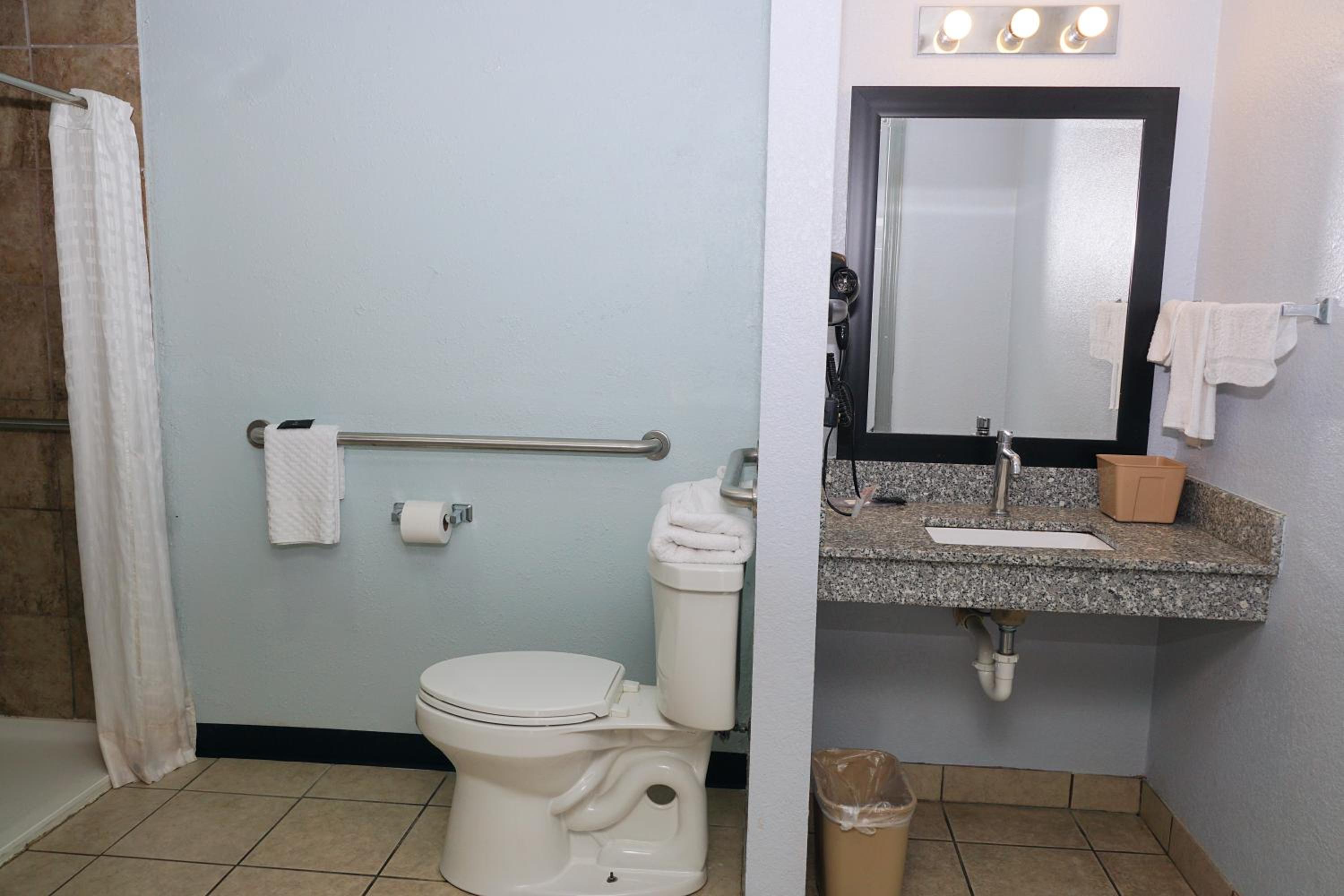 Single Room - Disability Access photo 2