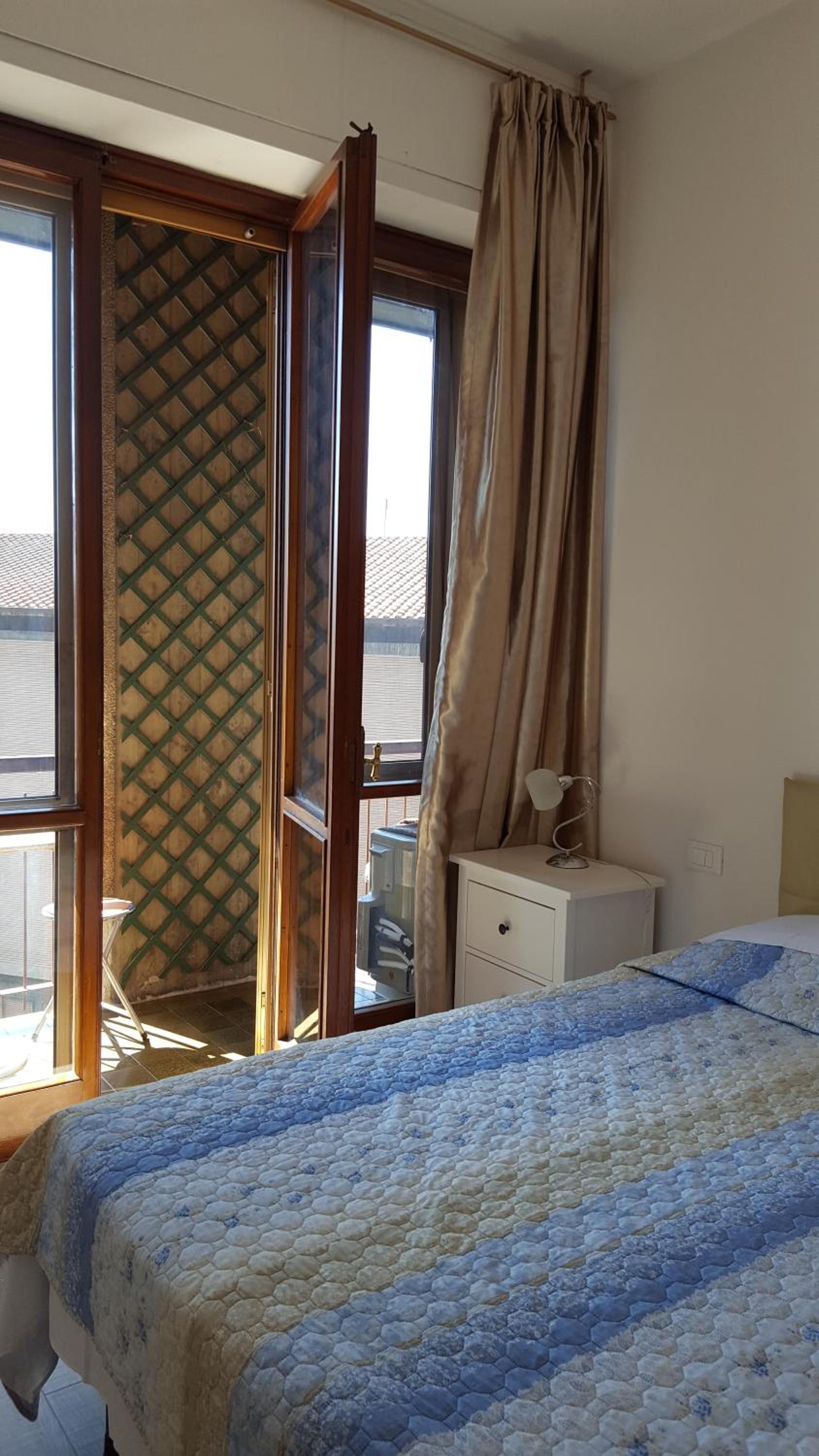 Double or Twin Room with Shared Bathroom photo 1