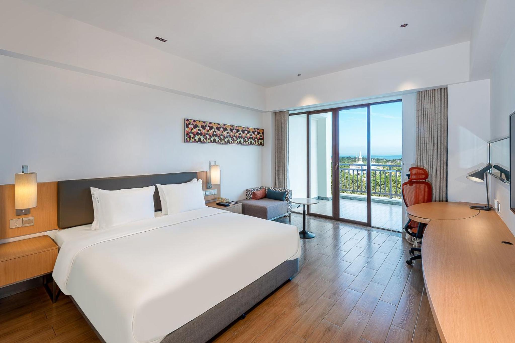 Standard King Room with Balcony and Sea View