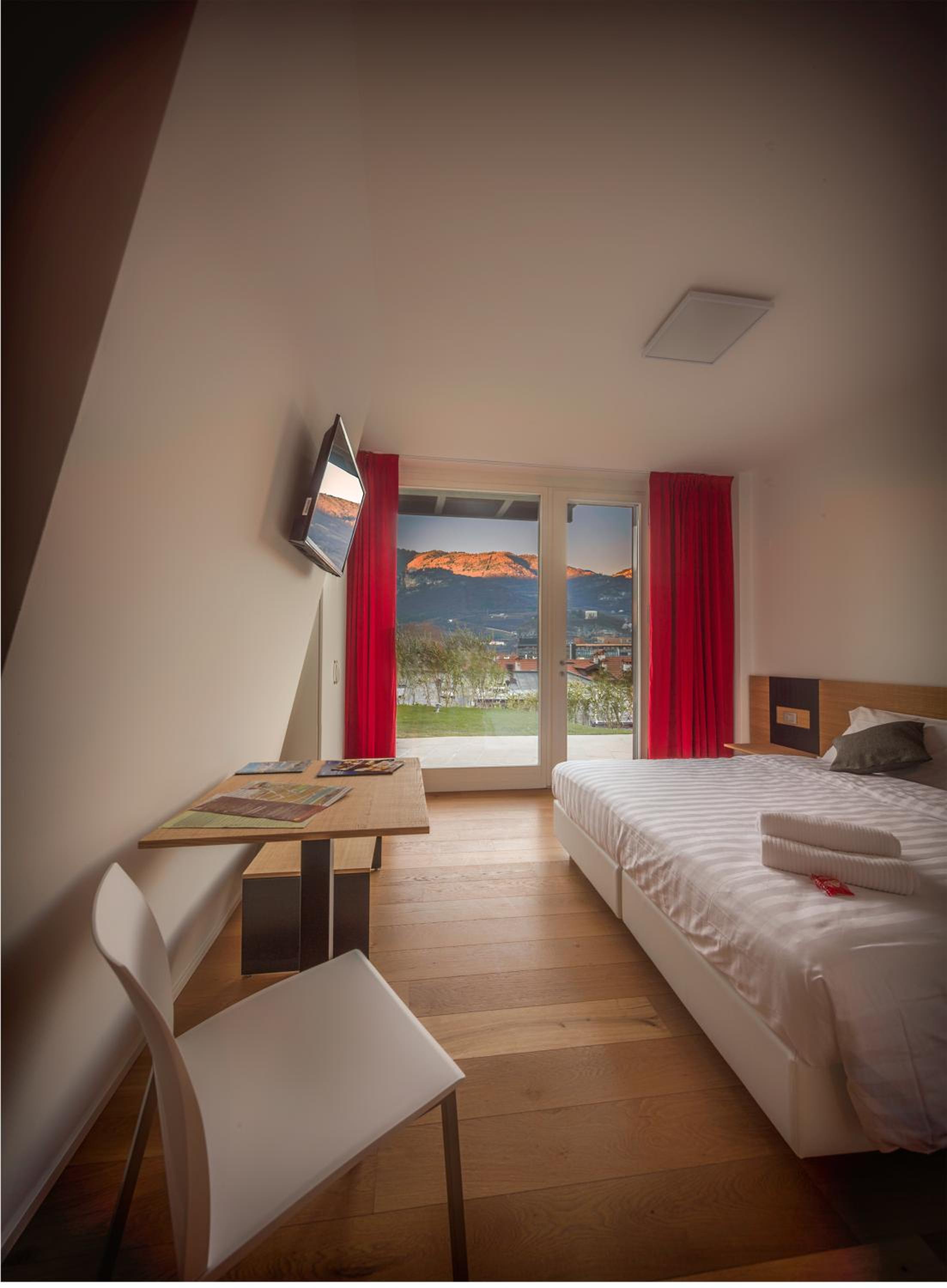 Deluxe Double or Twin Room with Garden Access photo 1