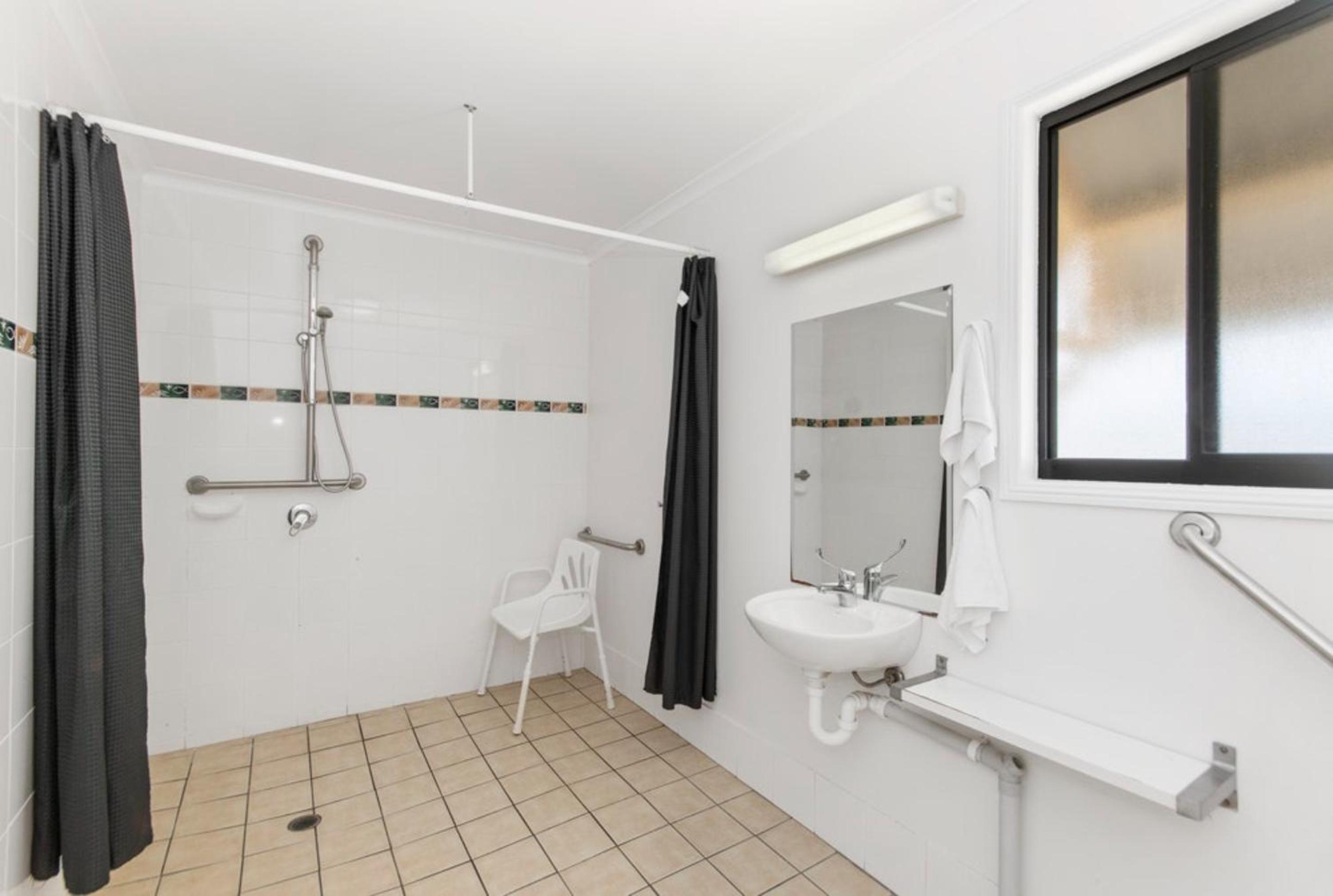 Standard Access Cabin - Sleeps 3 photo 2