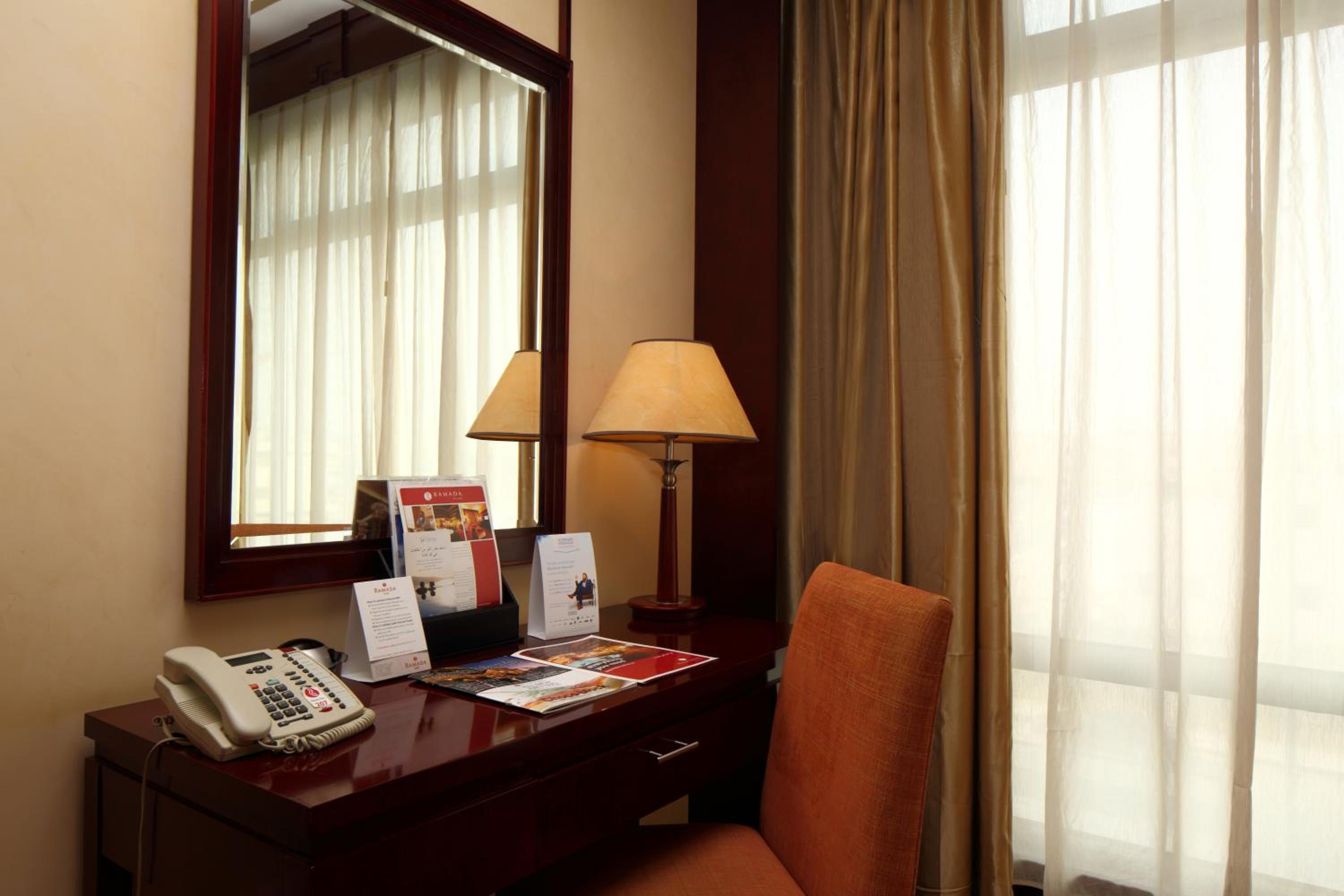 Twin Deluxe Room with Pool View - Non-Smoking