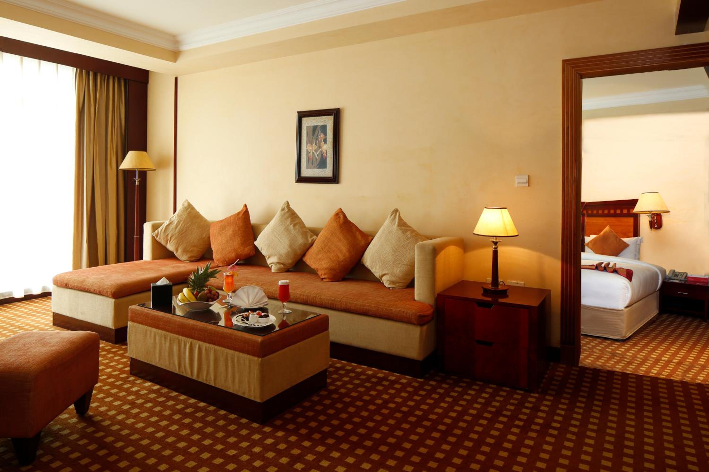 King Executive Suite with City View - Non-Smoking