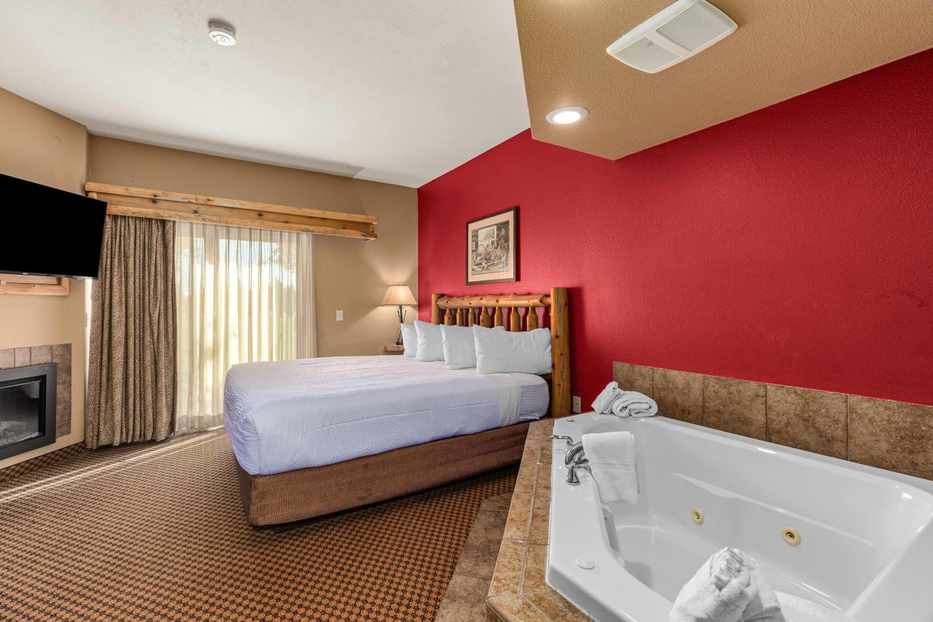 King Suite with Jetted Tub and Patio - Non-Smoking - Photo 3