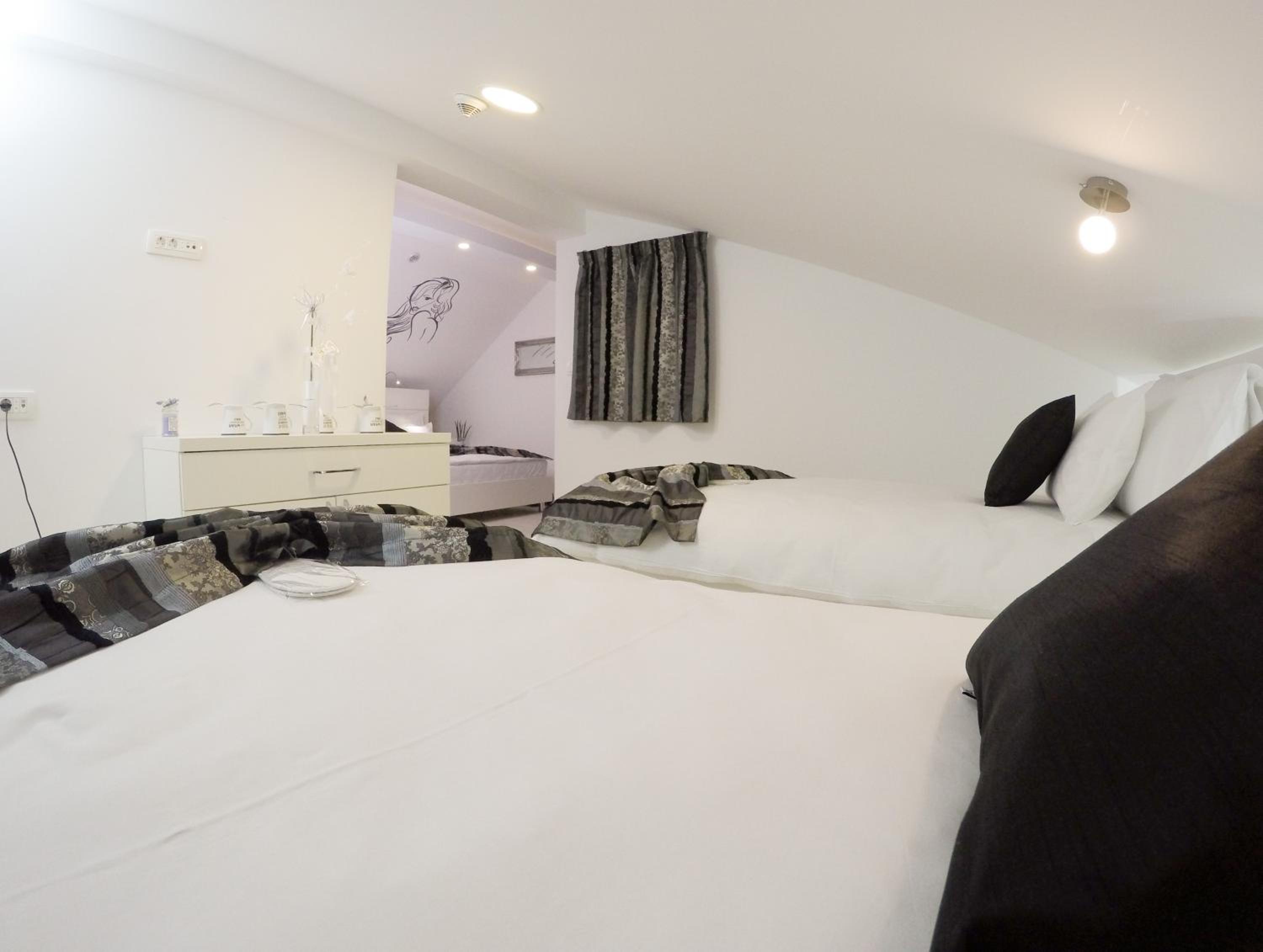 Deluxe Quadruple Room photo 2