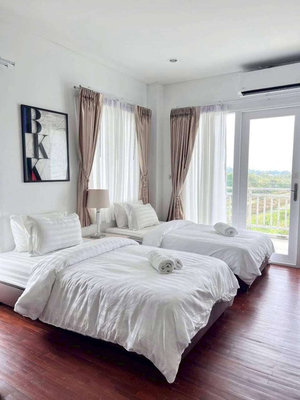 Deluxe Family Suite photo 2