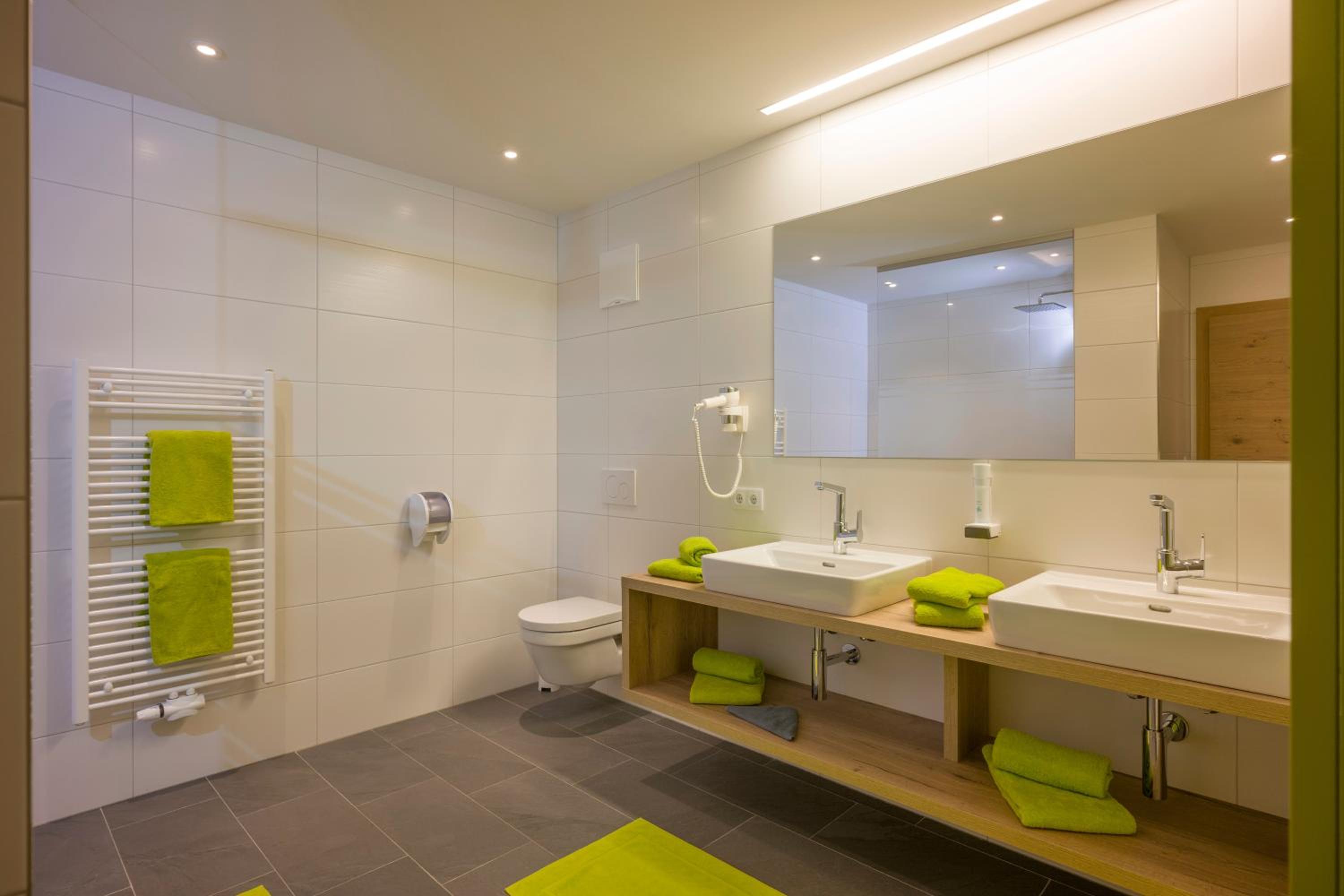One-Bedroom Apartment with Balcony (Edelweiss) photo 2