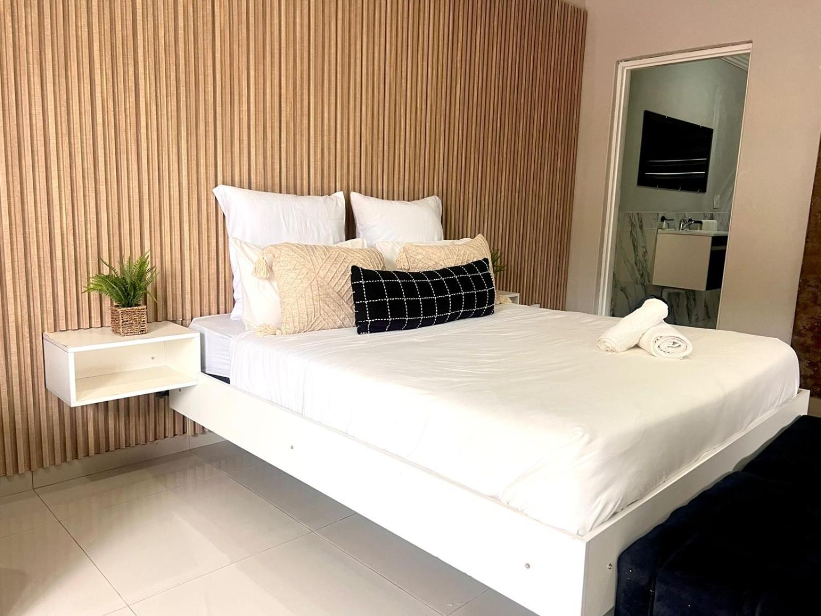 Queen Room photo 1