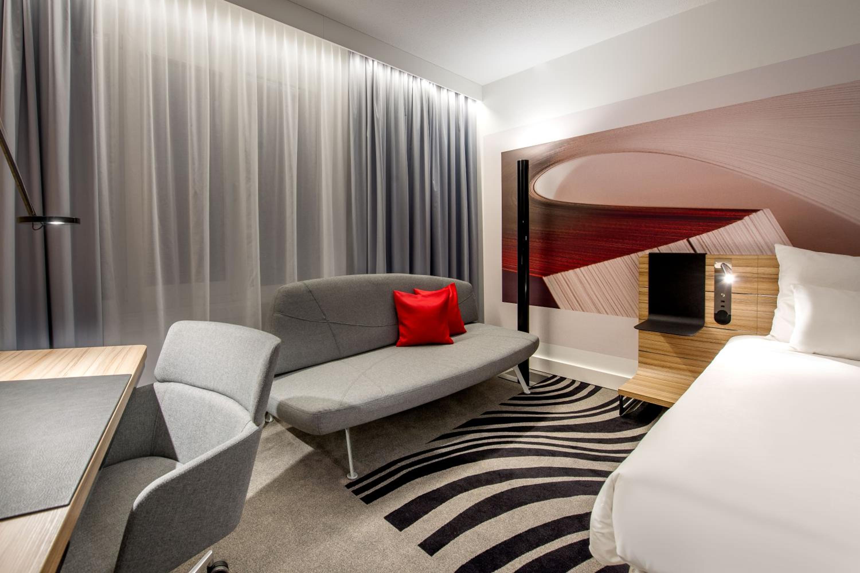 Superior Queen Room with Sofa - Photo 12