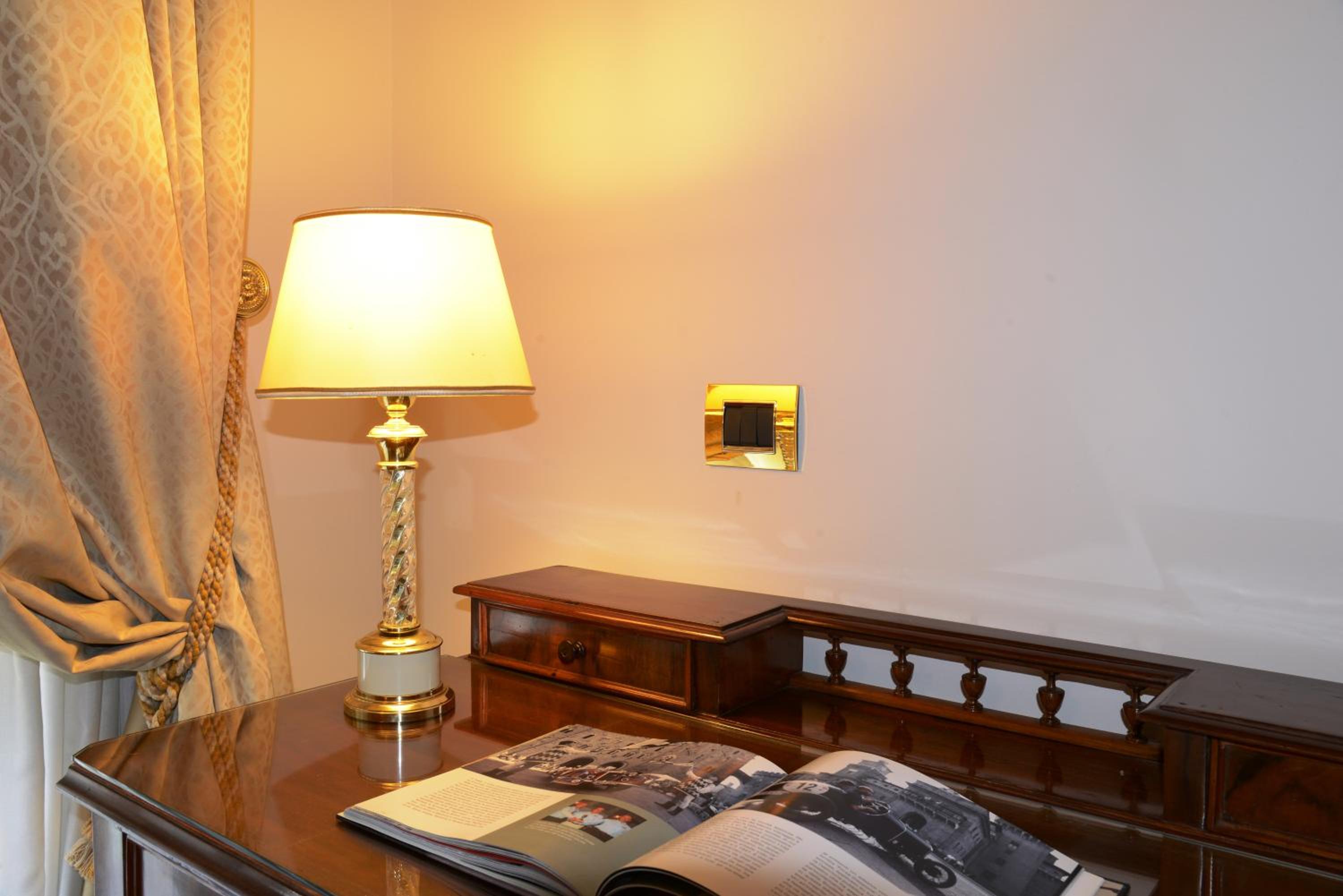Suite with City View - Photo 12