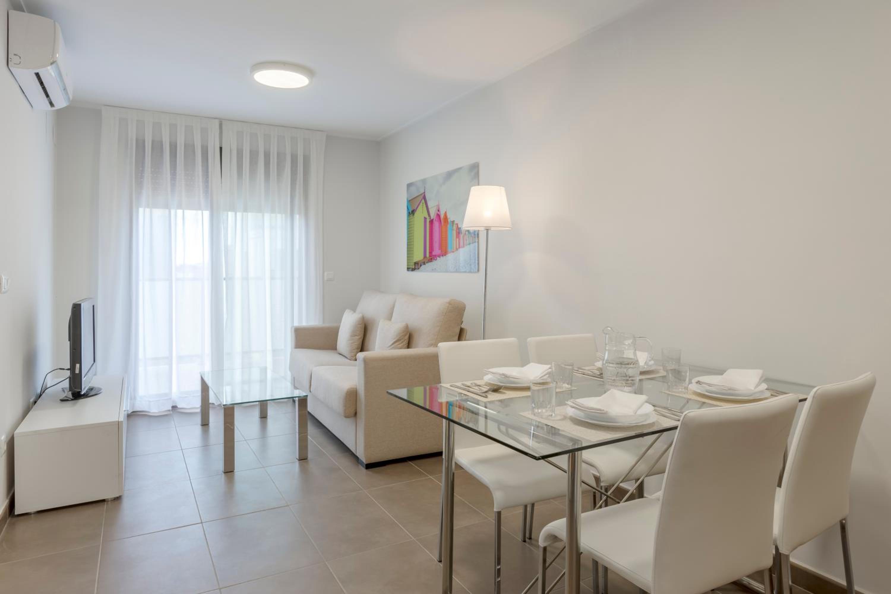 Apartamento de Dos Habitaciones con Terraza