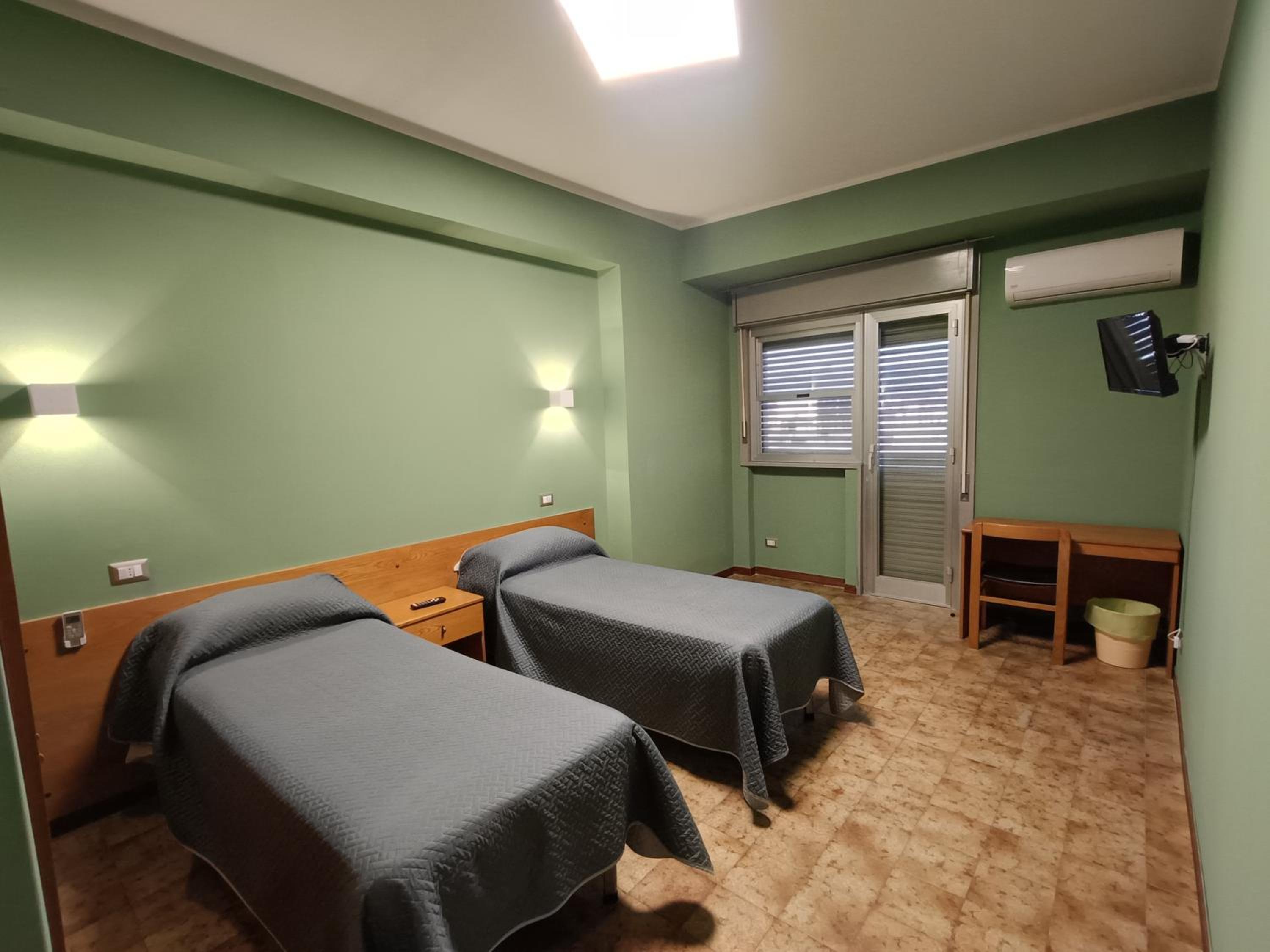 Family Room with Private Bathroom photo 2