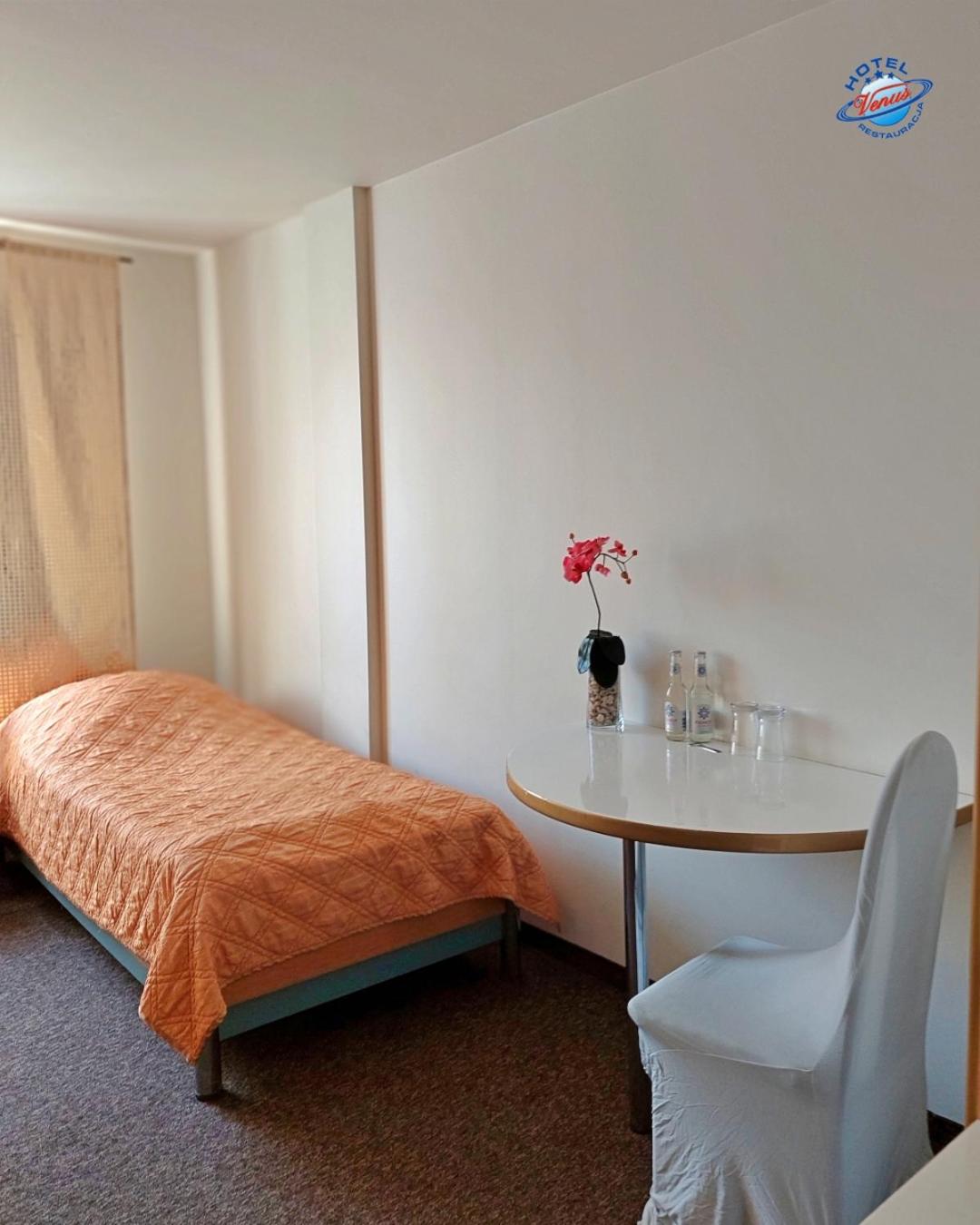 Large Twin Room photo 3