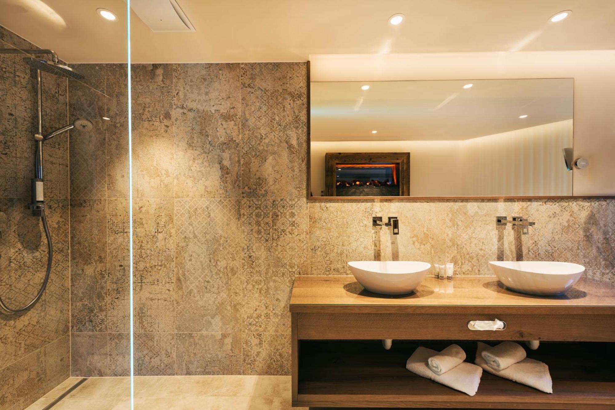 Suite with Mountain View - Photo 5