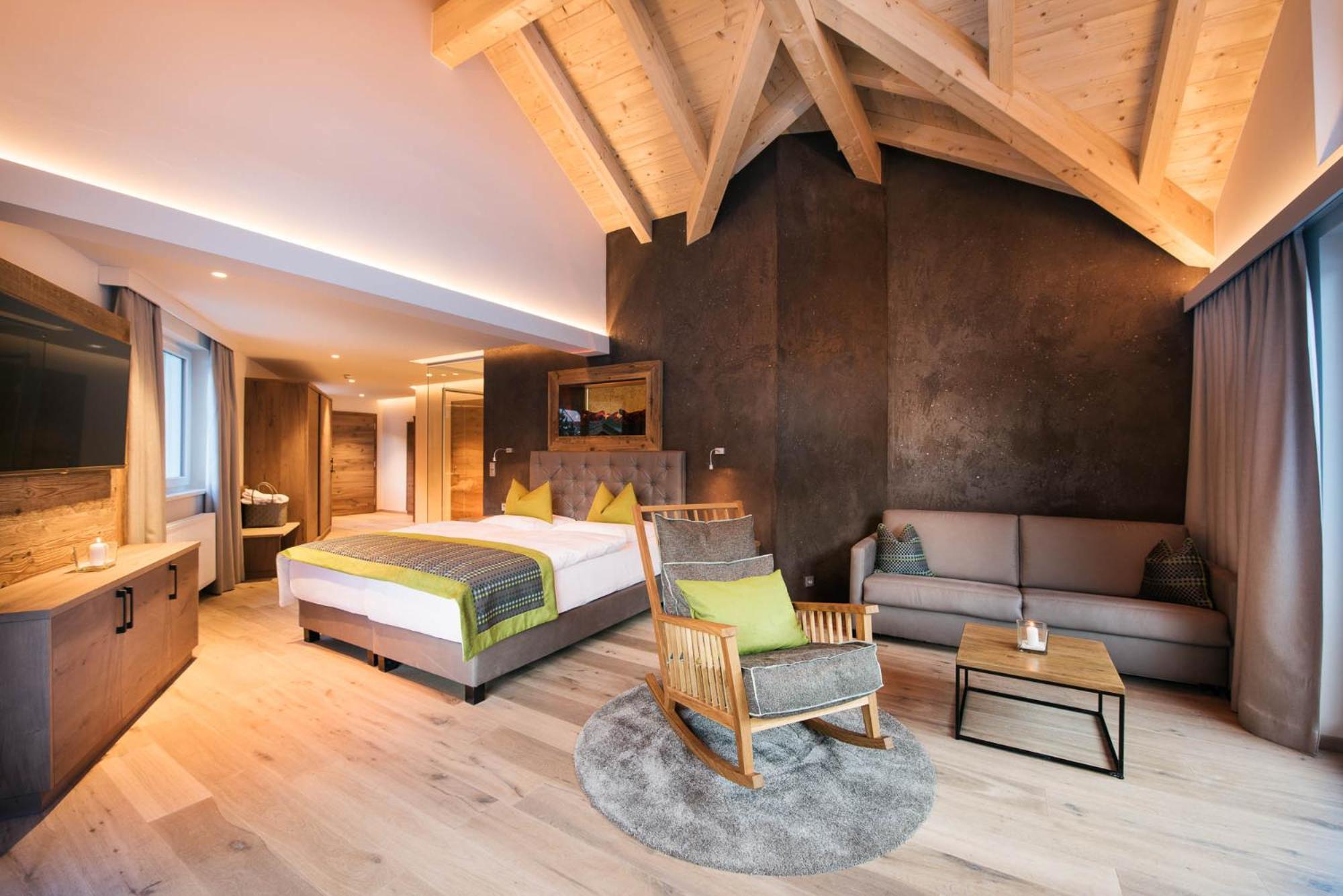 Suite with Mountain View - Photo 7