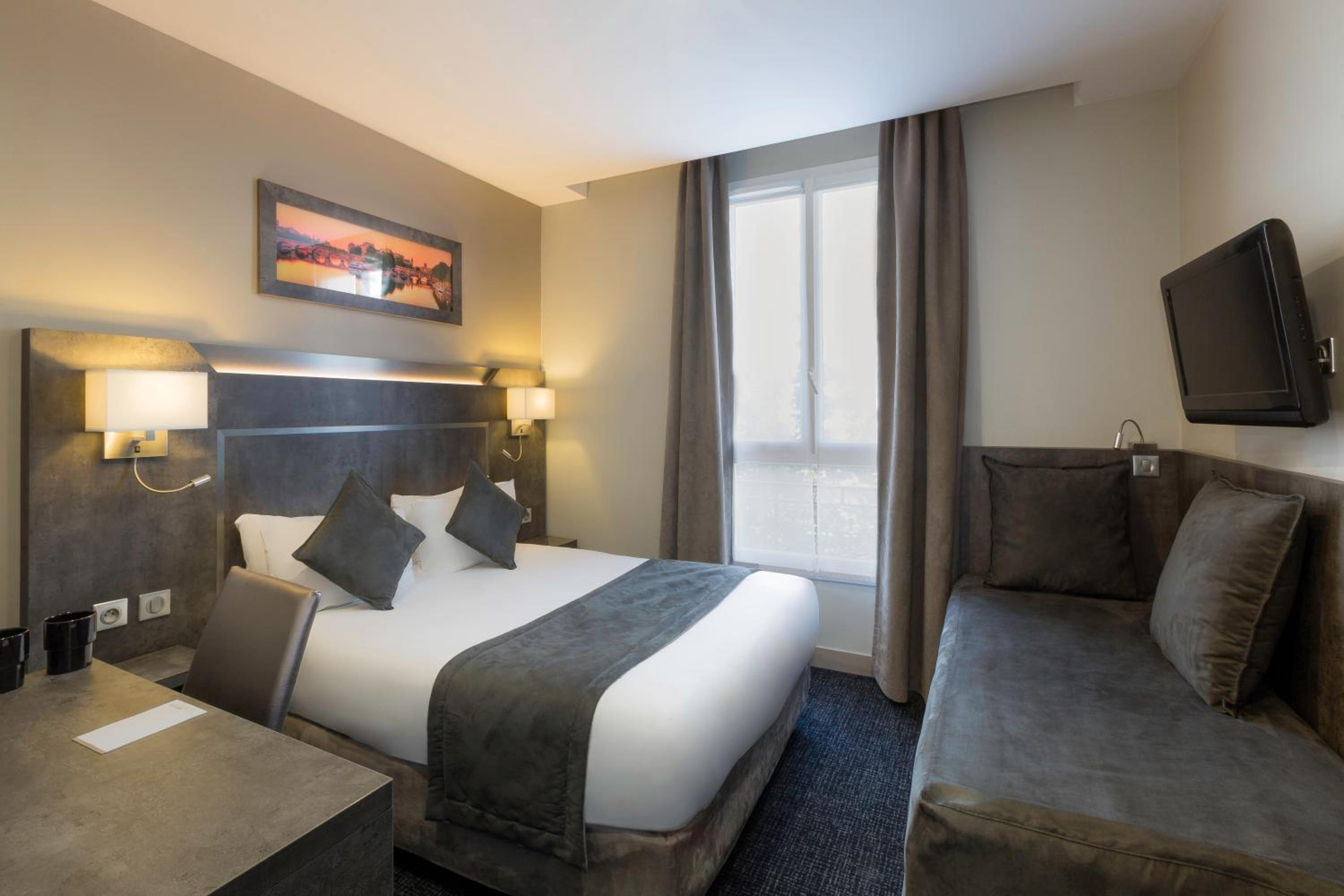 Superior Double Room with Sofa Bed - Non-Smoking photo 1