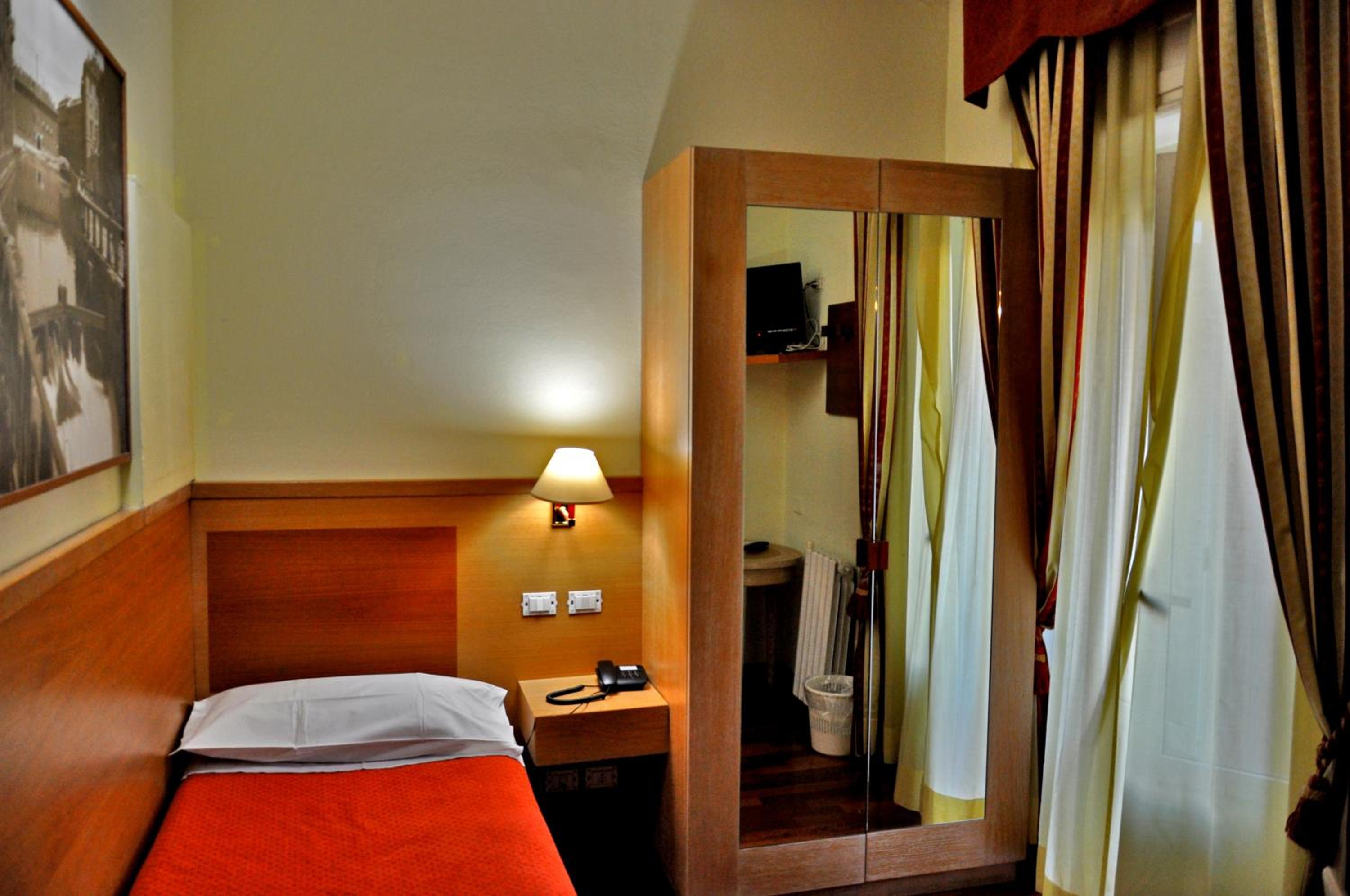 Single Room photo 1