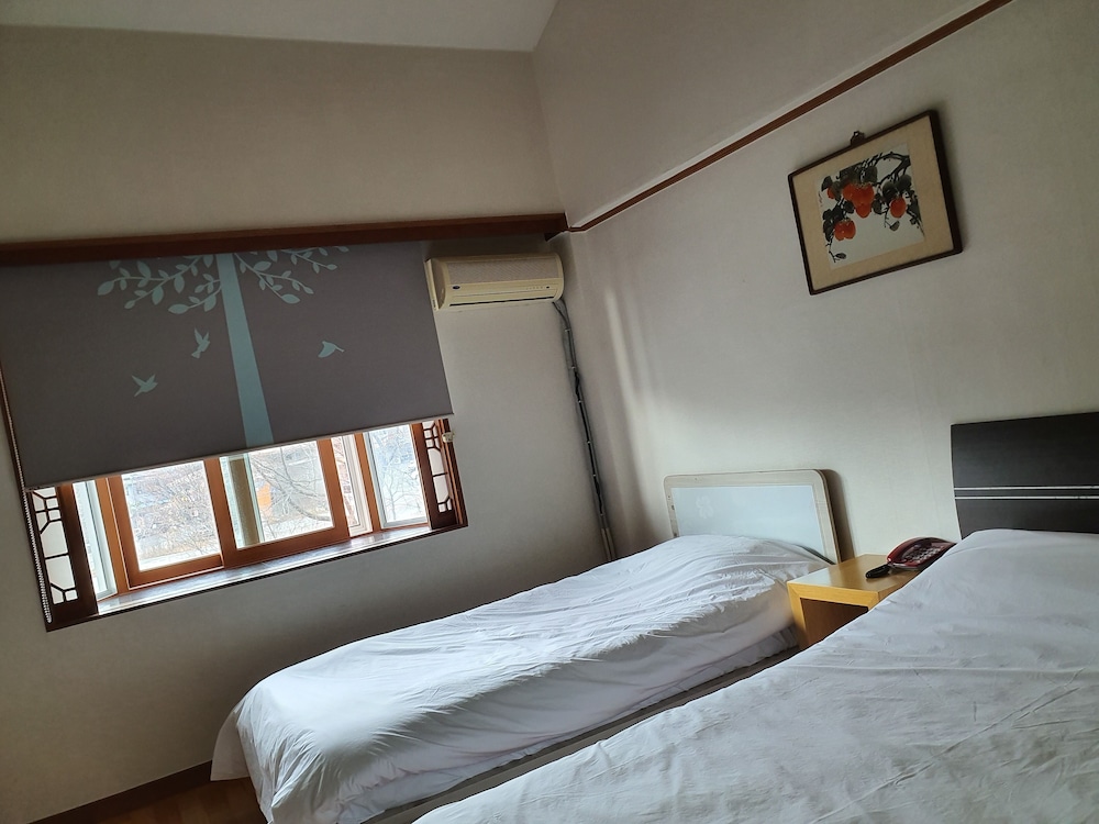 Twin Room, Multiple Beds photo 1