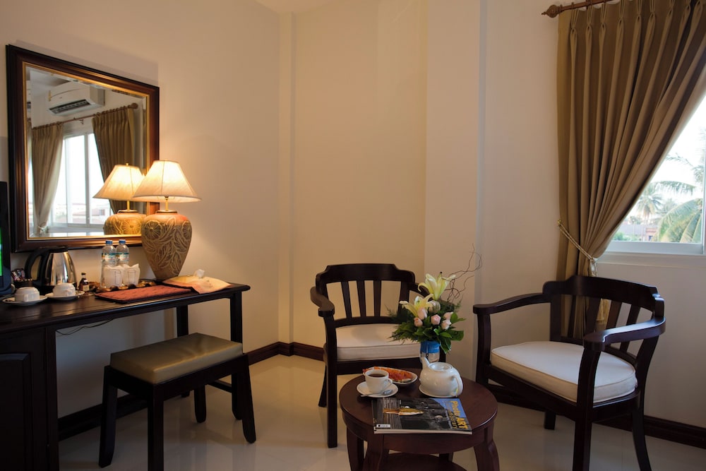 Family Room - Photo 6