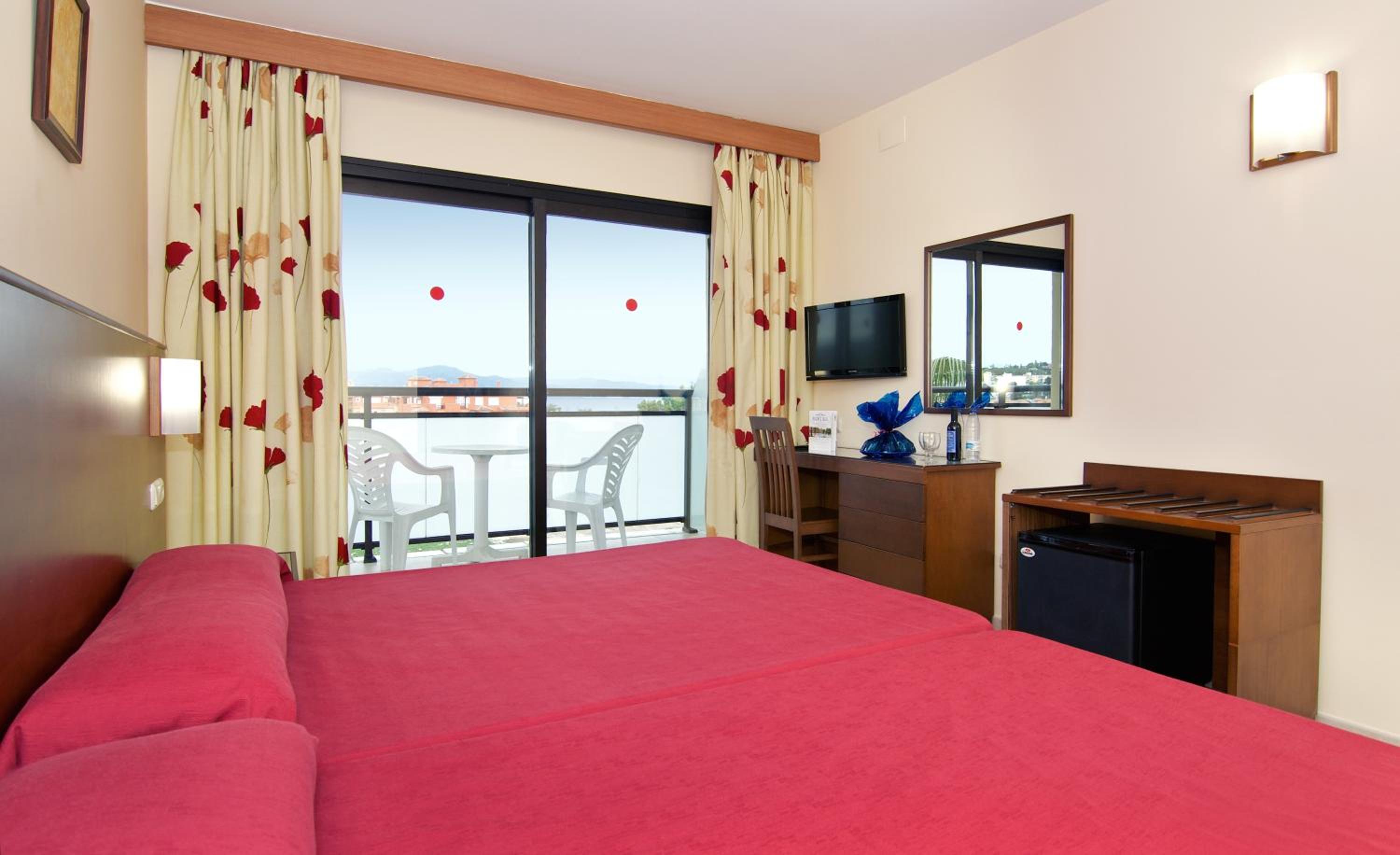 Habitación Doble Estándar (2 adultos + 1 niño)