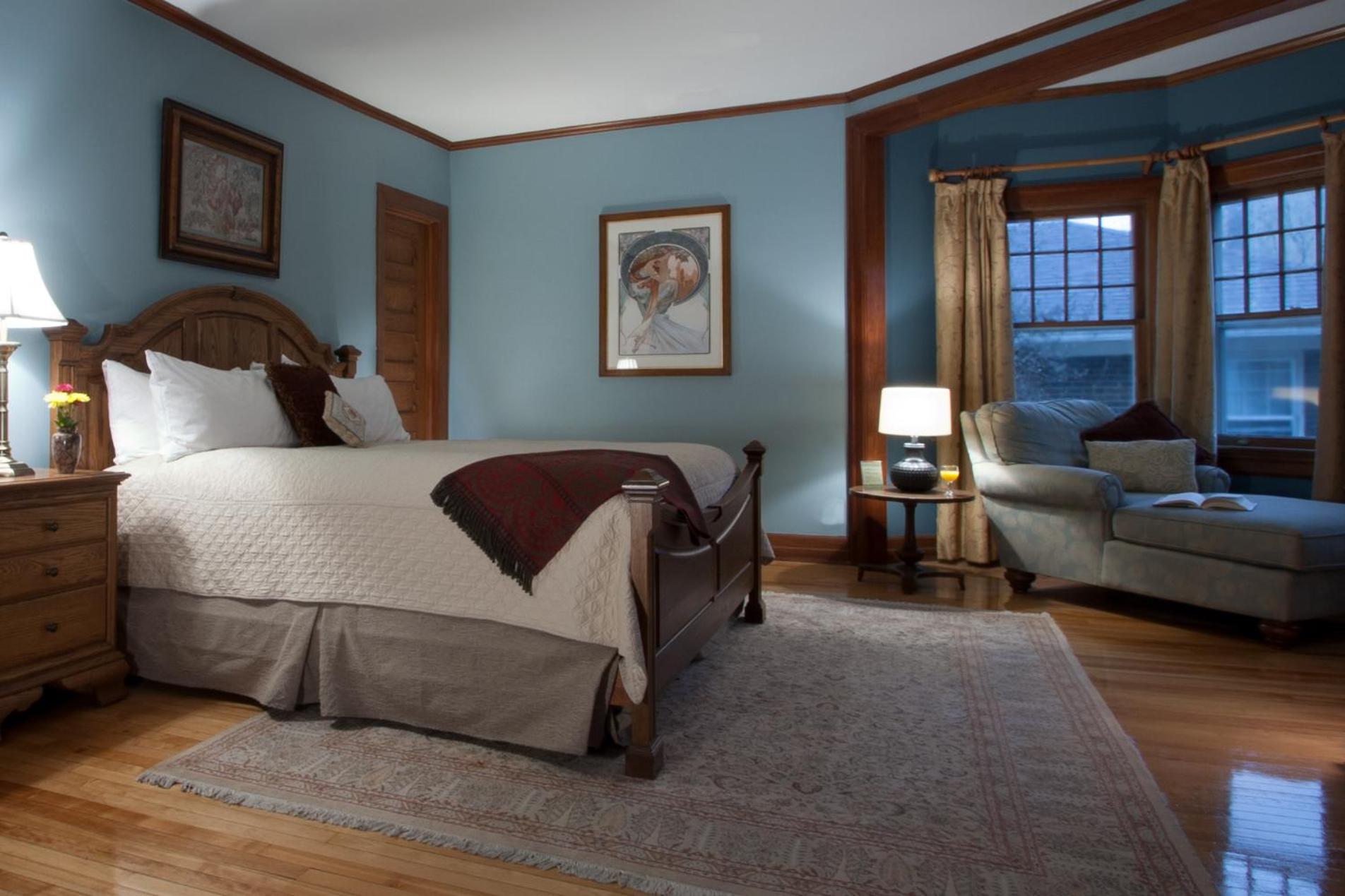 Deluxe King Room