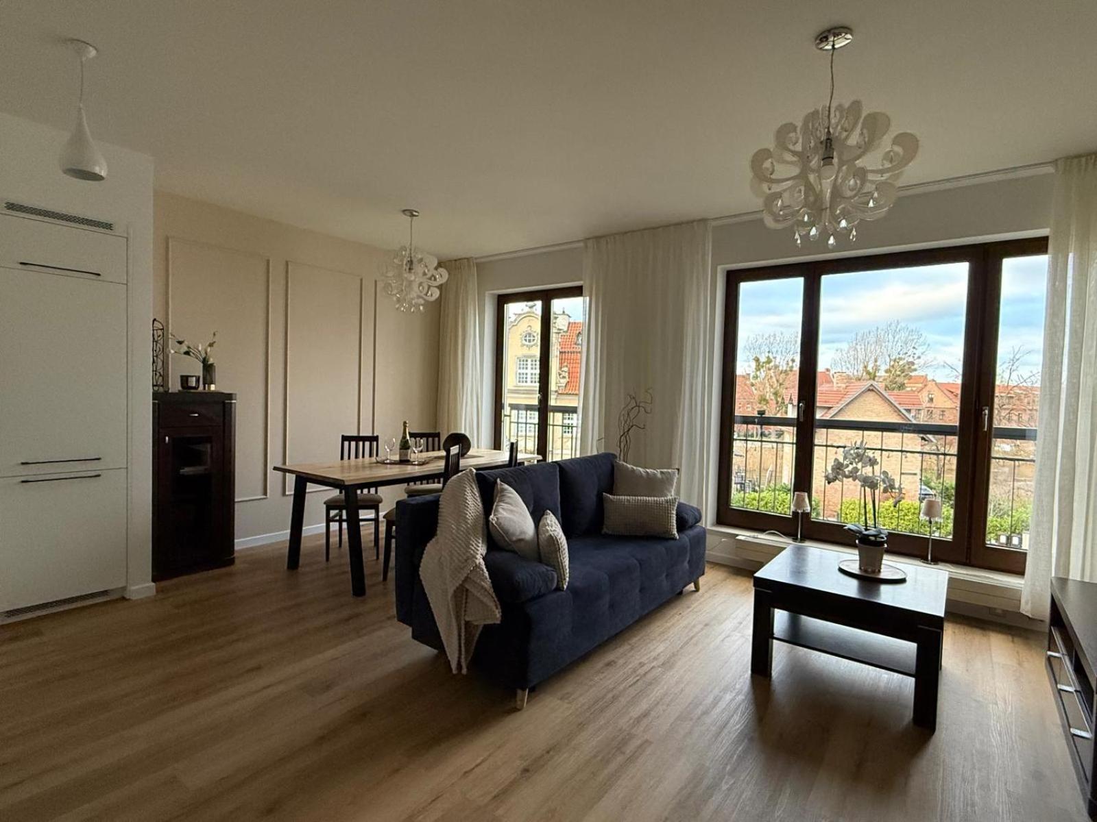 Classic One-Bedroom Apartment with King Bed - 5 Szafarnia street