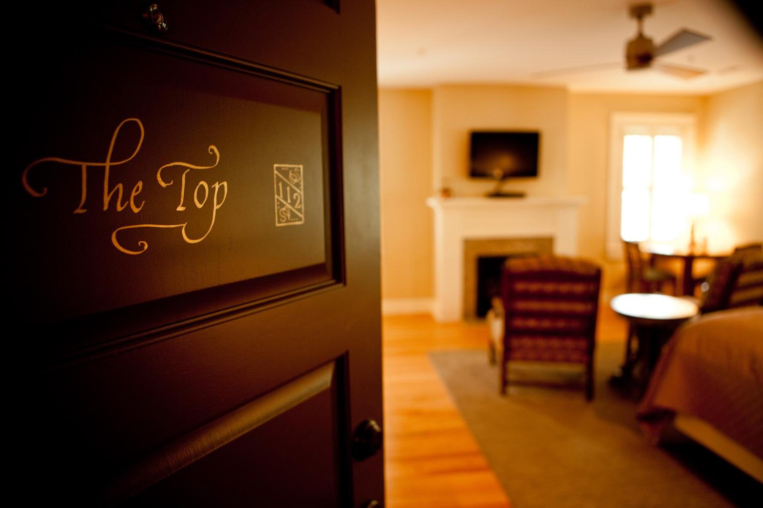 Deluxe King Room photo 2