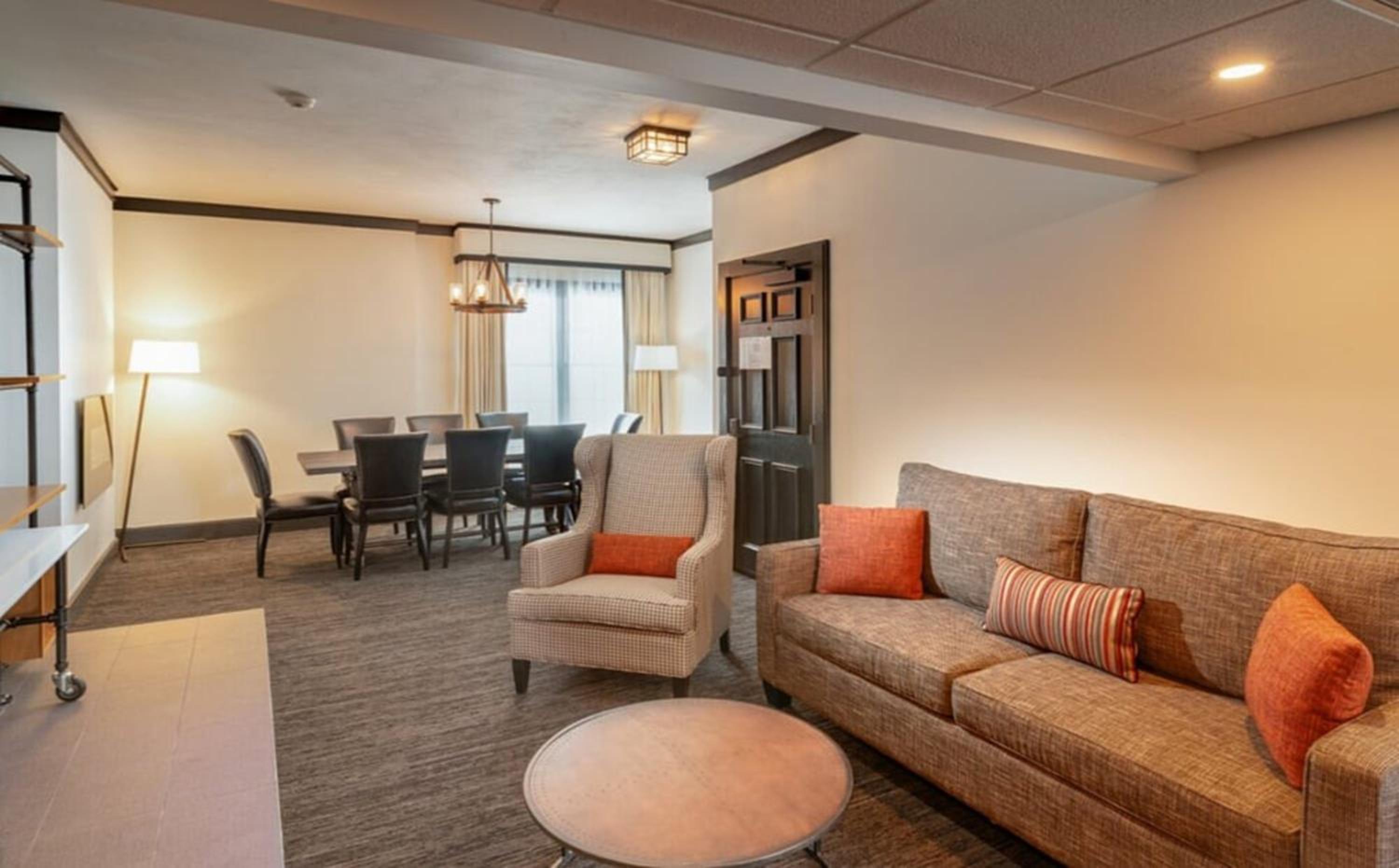 Executive Suite - Photo 3