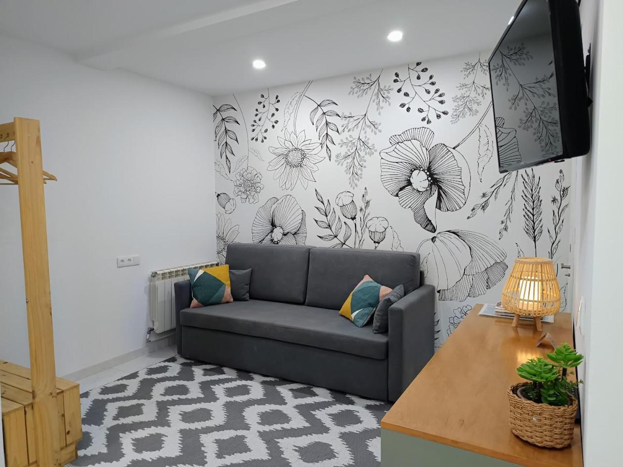 One-Bedroom Apartment with Garden photo 2