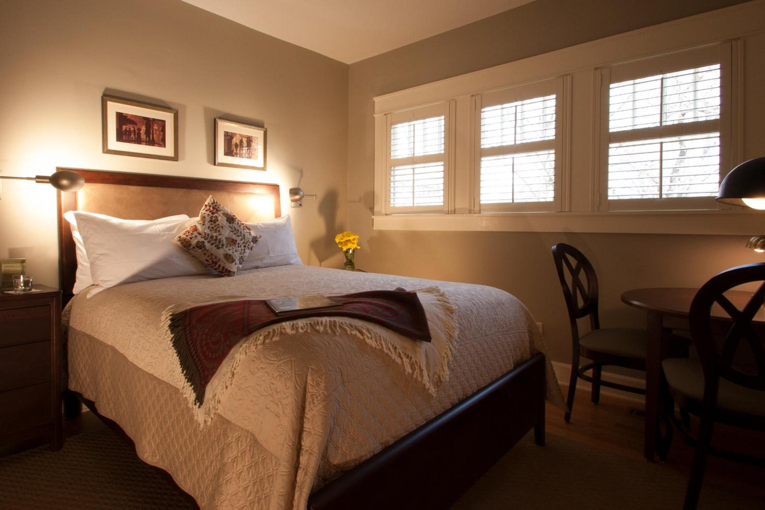 Deluxe Queen Room photo 3