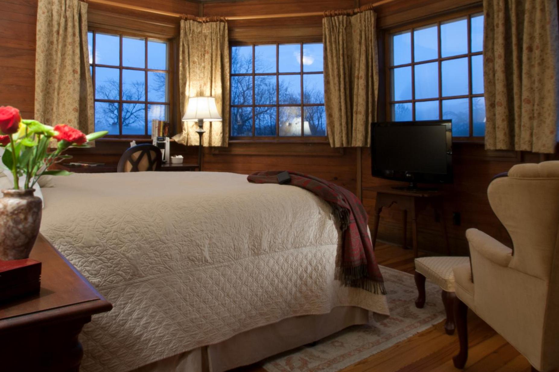Deluxe Queen Room