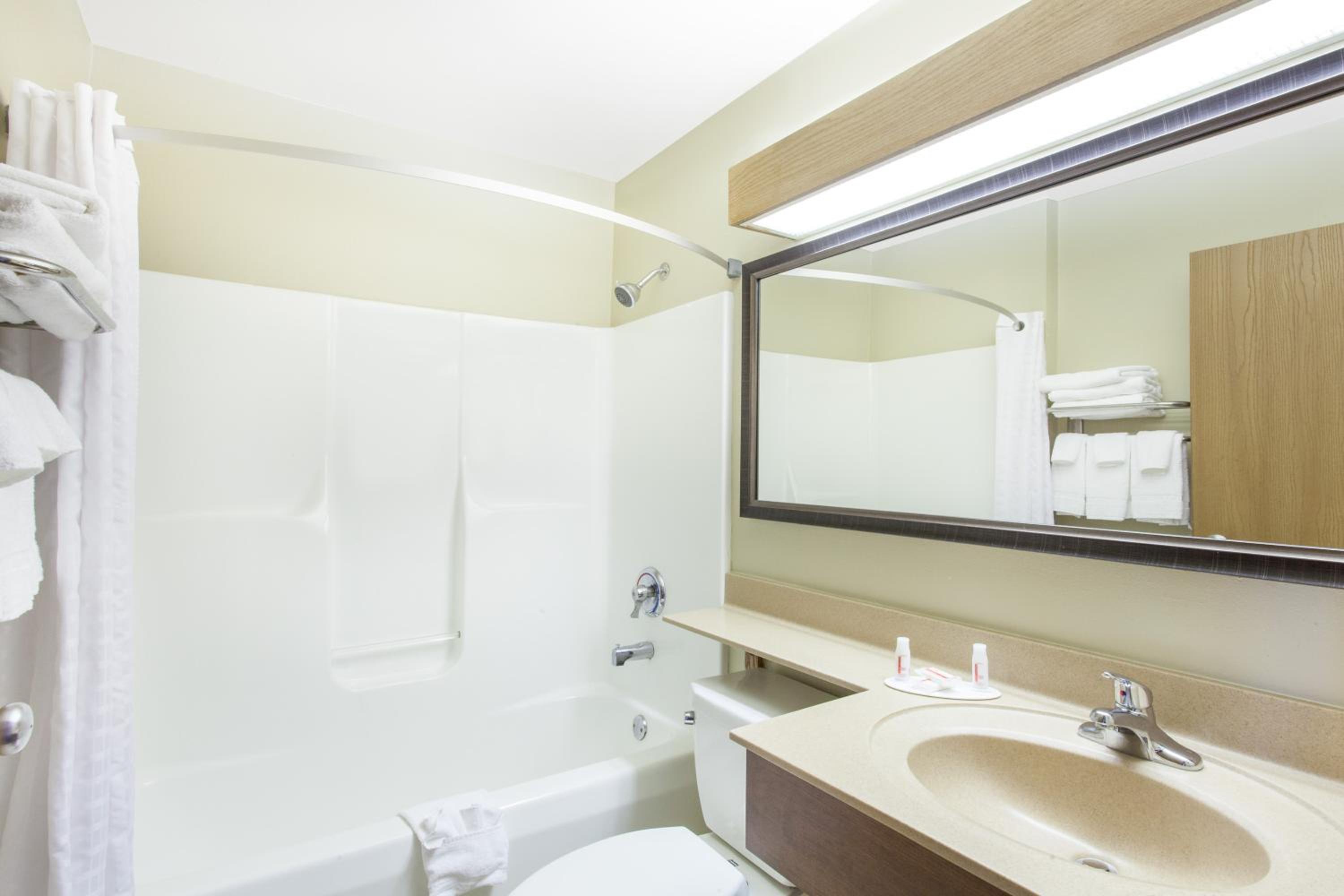 King Studio Suite - Non-Smoking - Photo 3