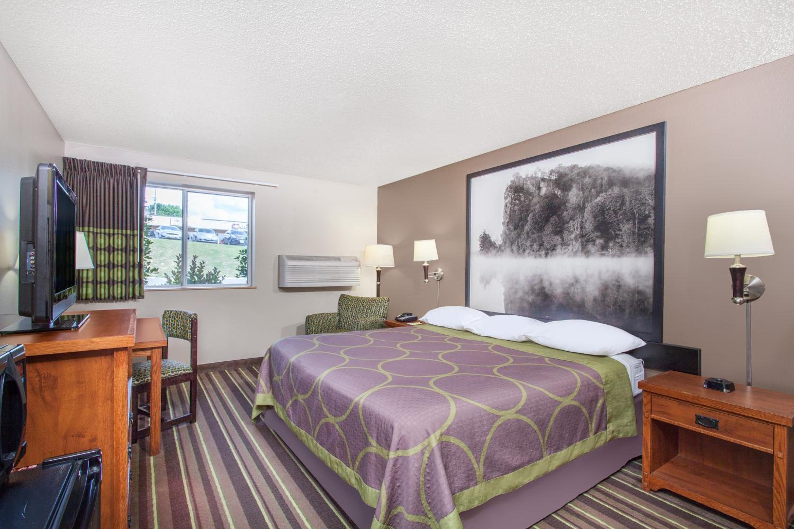 King Room - Non-Smoking - Photo 1
