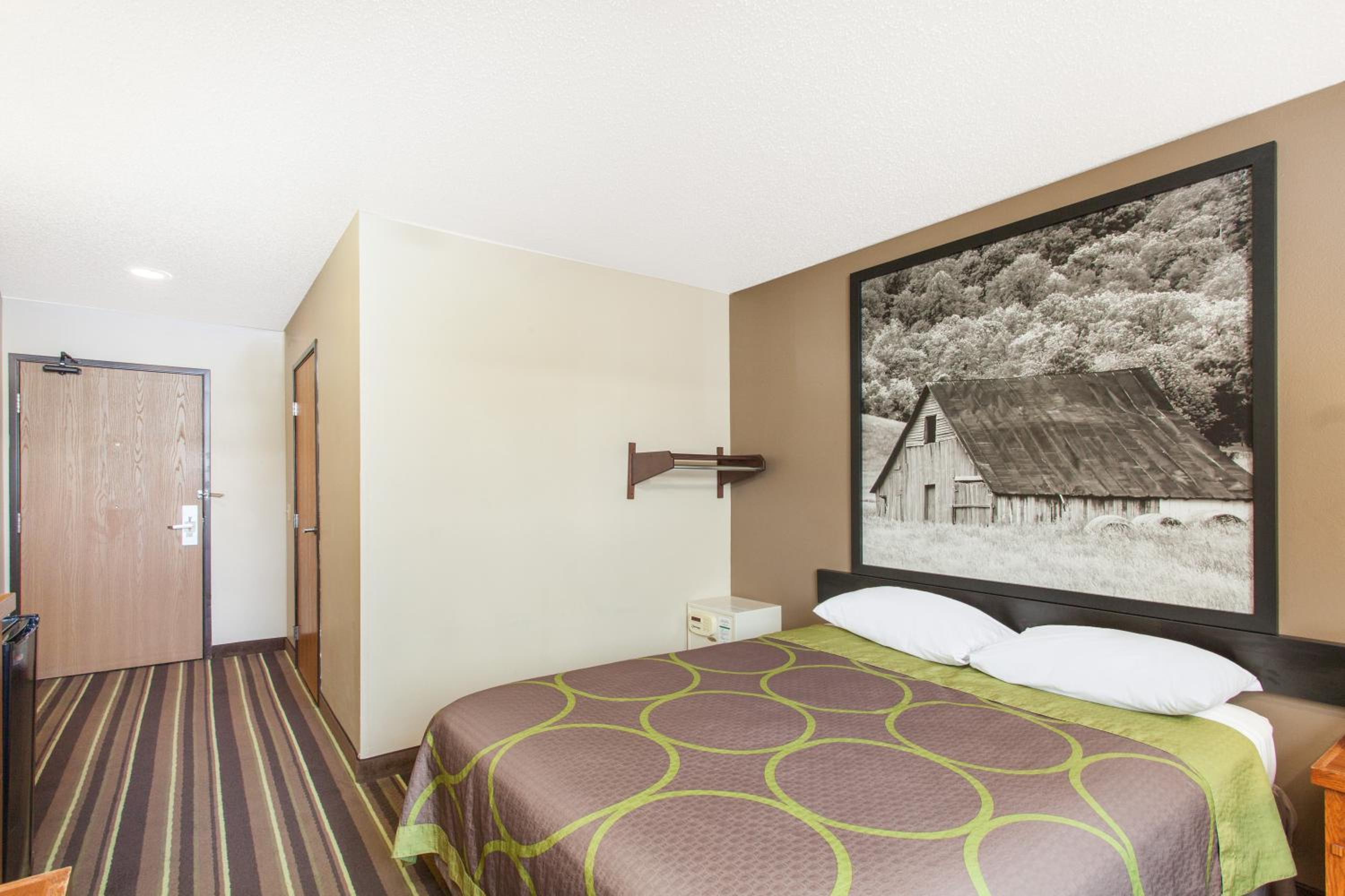 Queen Room - Mobility Access/Non-Smoking - Photo 1