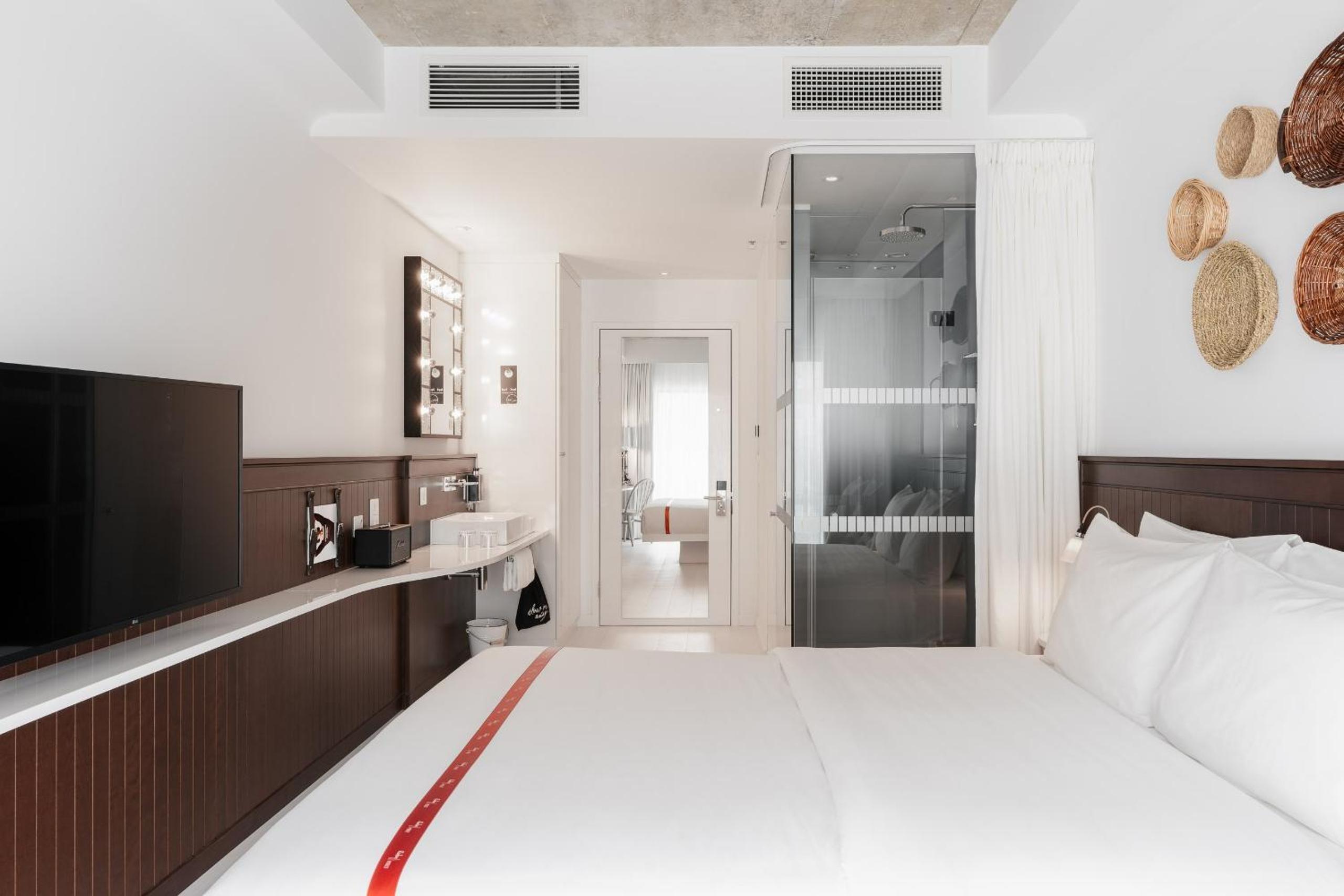 Lovely Room thumbnail 6