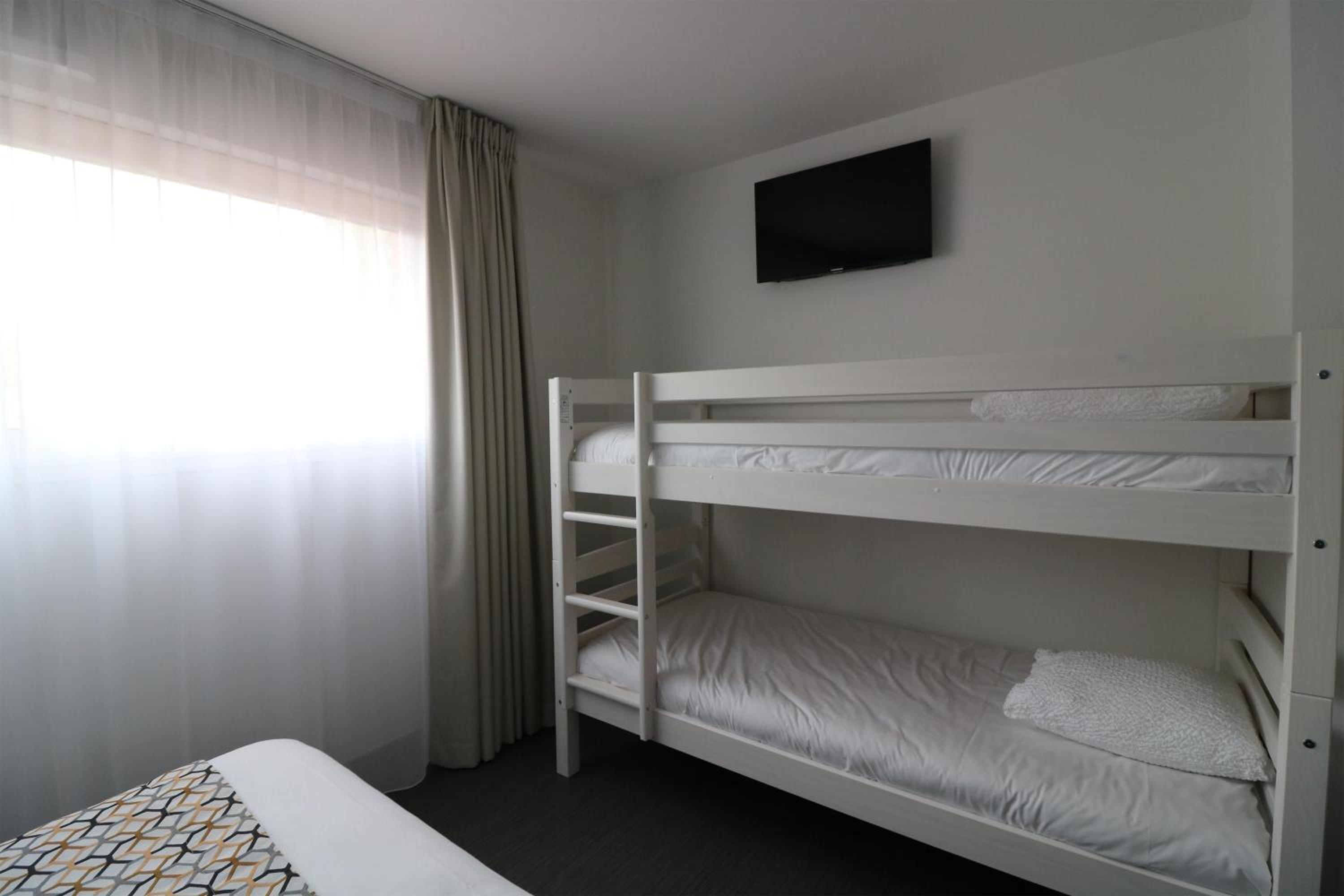 Family Room with One Double Bed and One Bunk Bed - Ground Floor/Non-Smoking - Photo 3