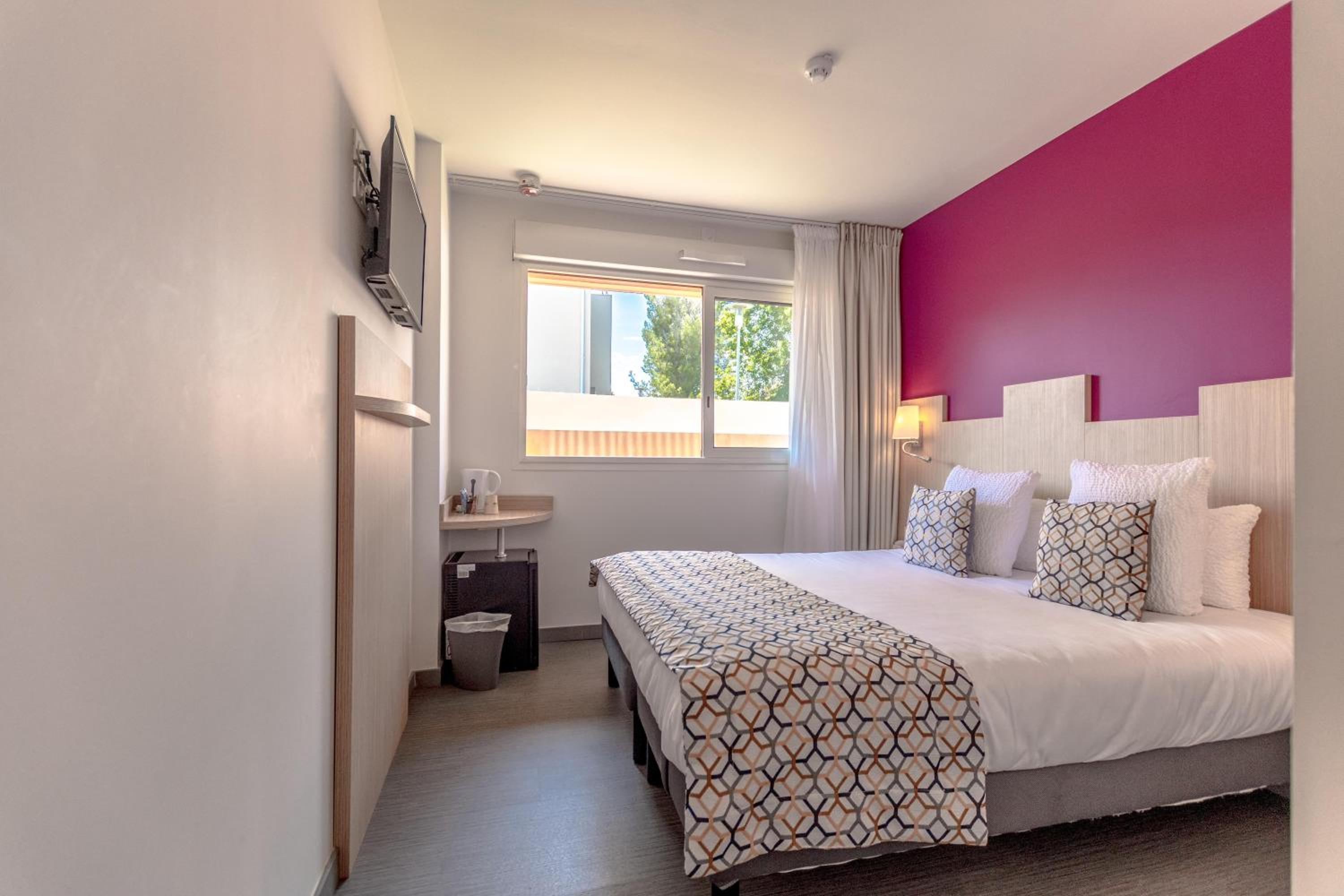 Standard Queen Room - Ground Floor/Non-Smoking - Photo 3