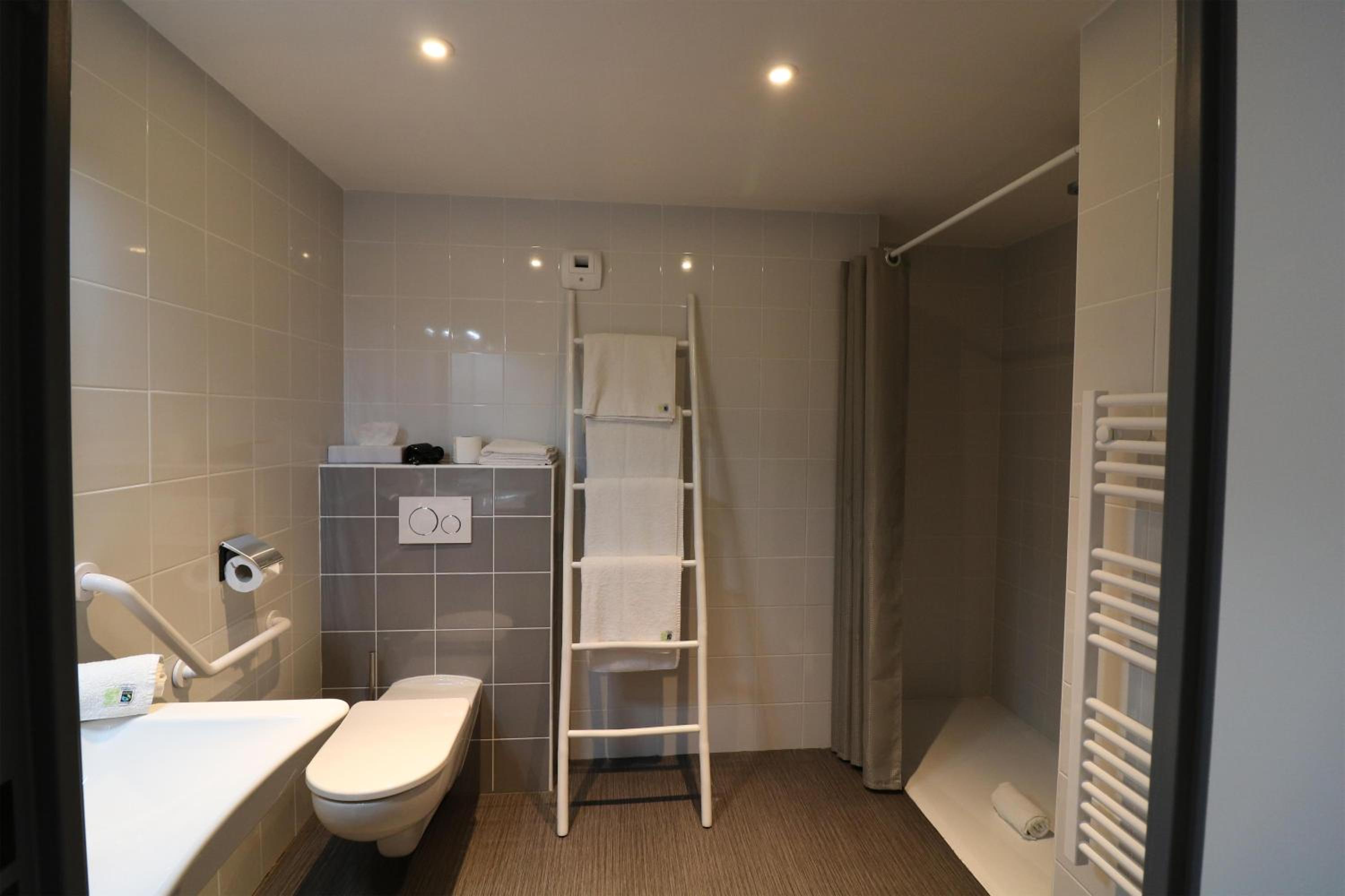 Family Room with One Double Bed and One Bunk Bed - Ground Floor/Non-Smoking - Photo 4