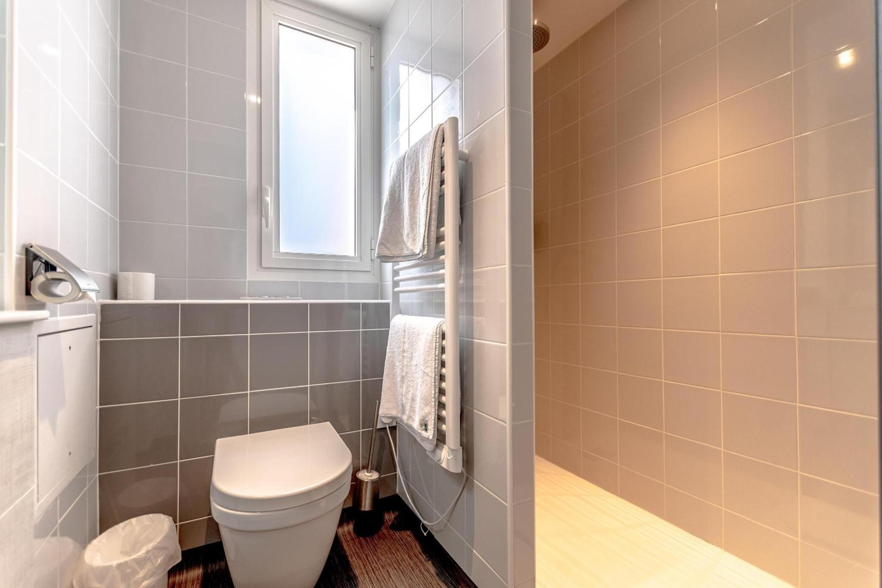 Superior Queen Room with Balcony - Higher Floor/Non-Smoking - Photo 5