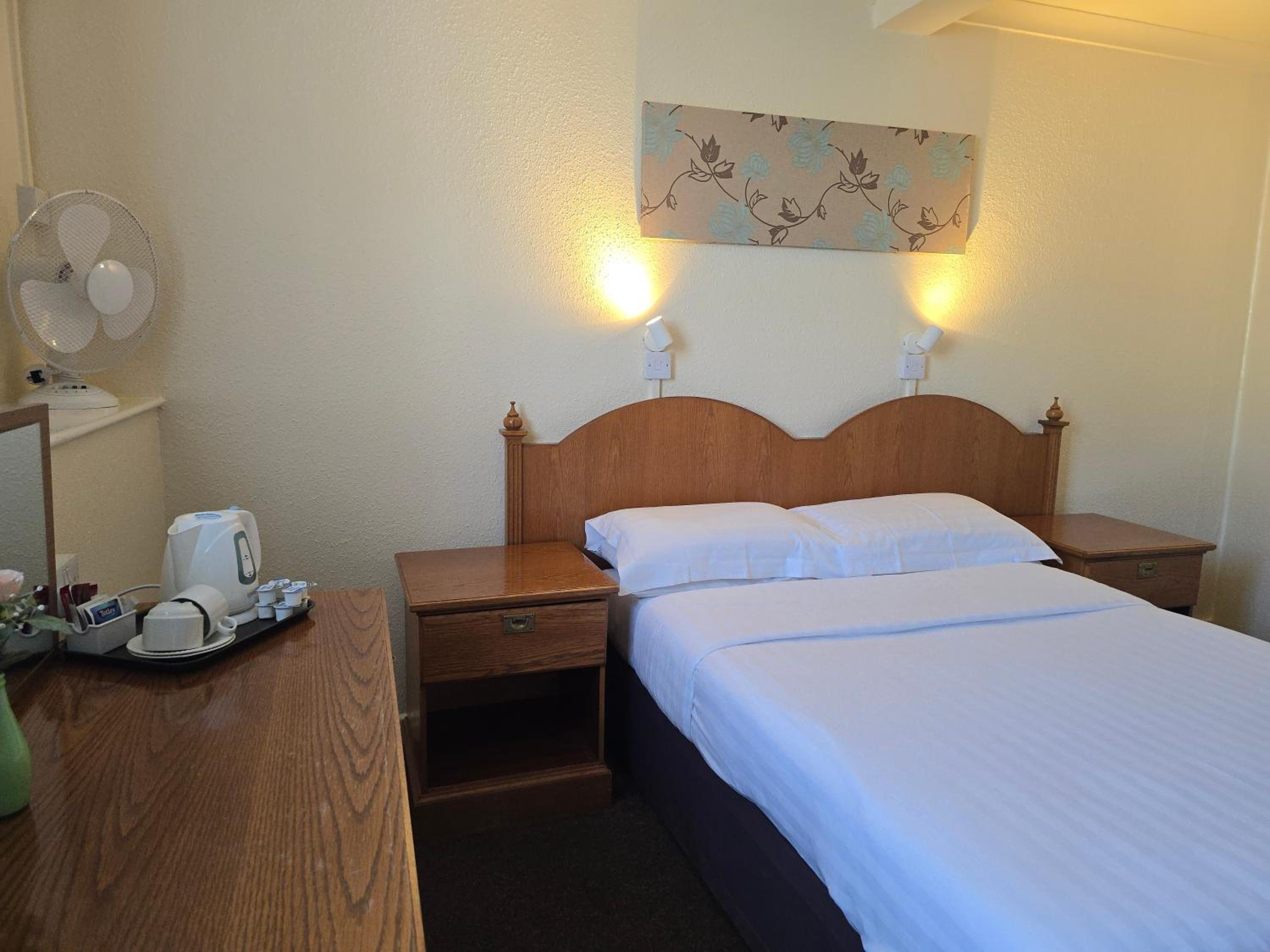 Double Room with Courtyard View - Photo 2