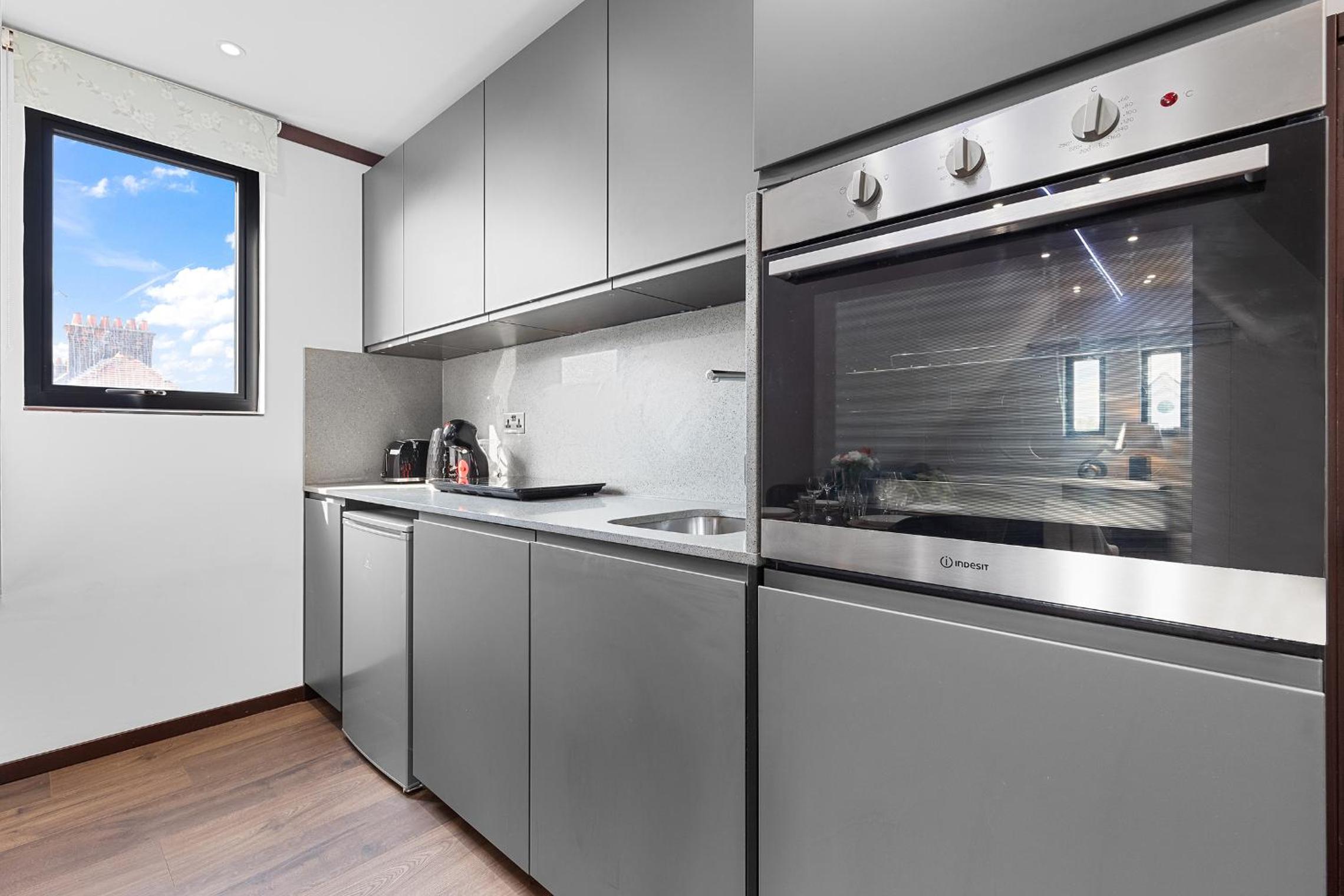 One-Bedroom Premium Apartment photo 2