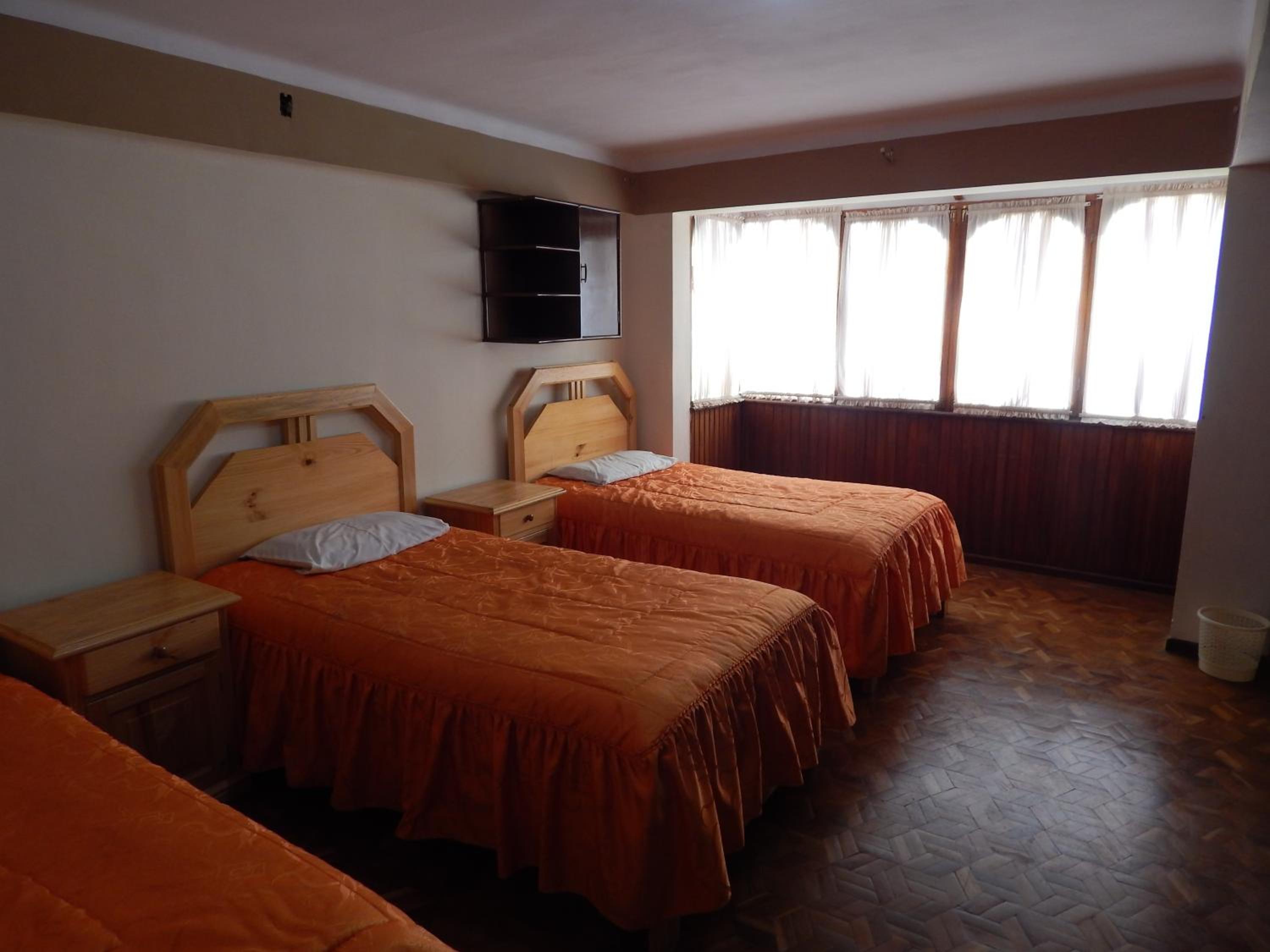 Basic Triple Room with Shared Bathroom photo 2