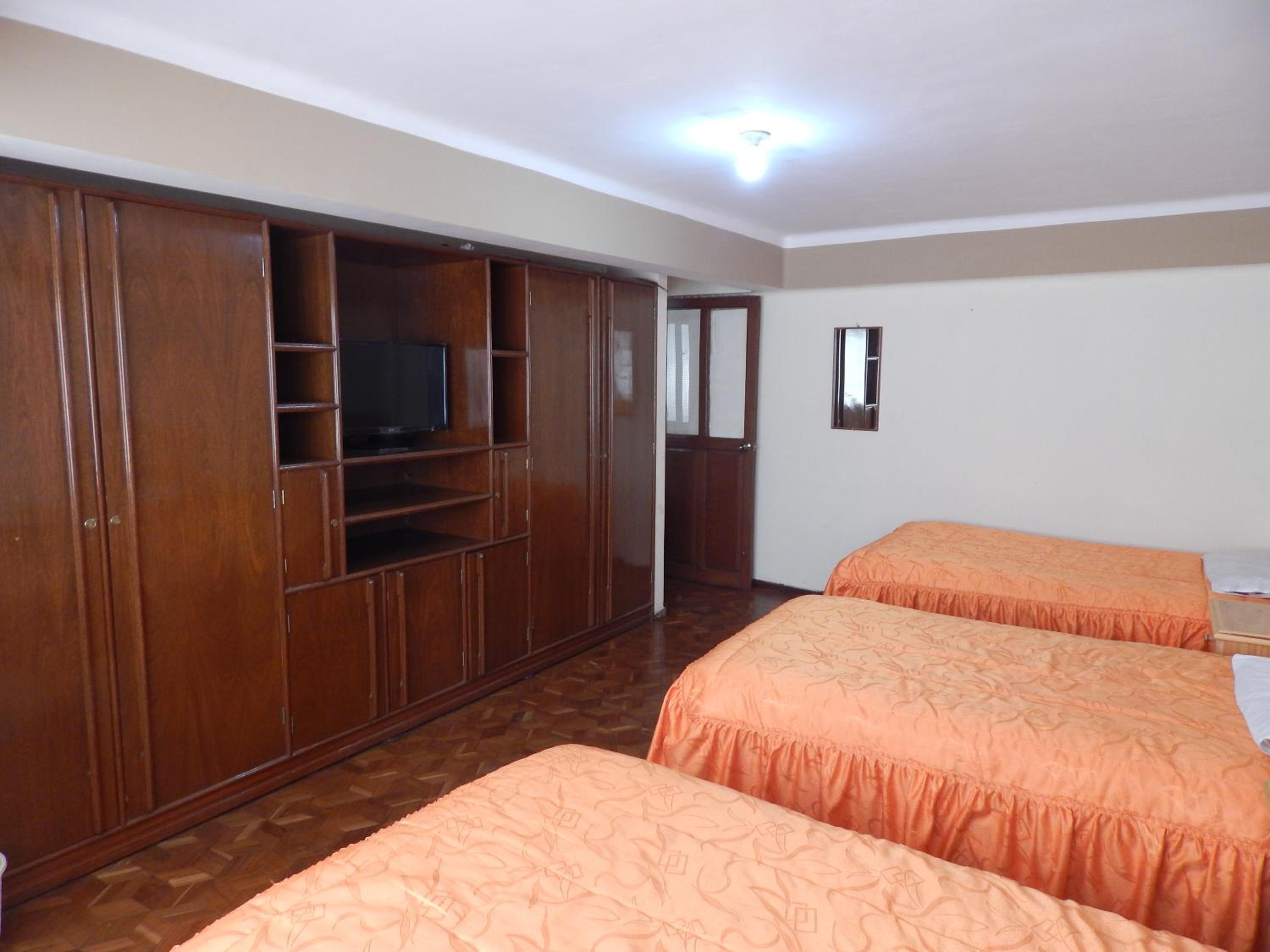 Basic Triple Room with Shared Bathroom