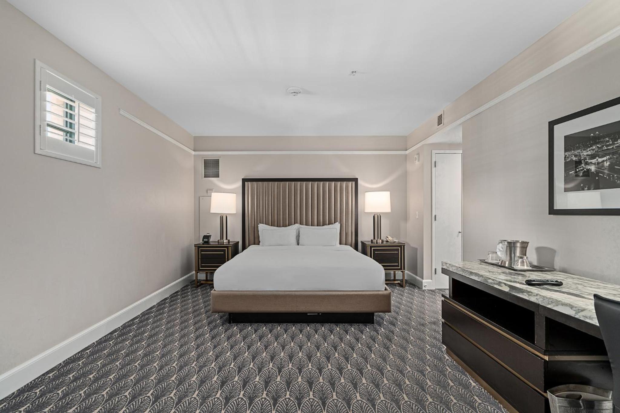 One-Bedroom King Suite - Photo 2