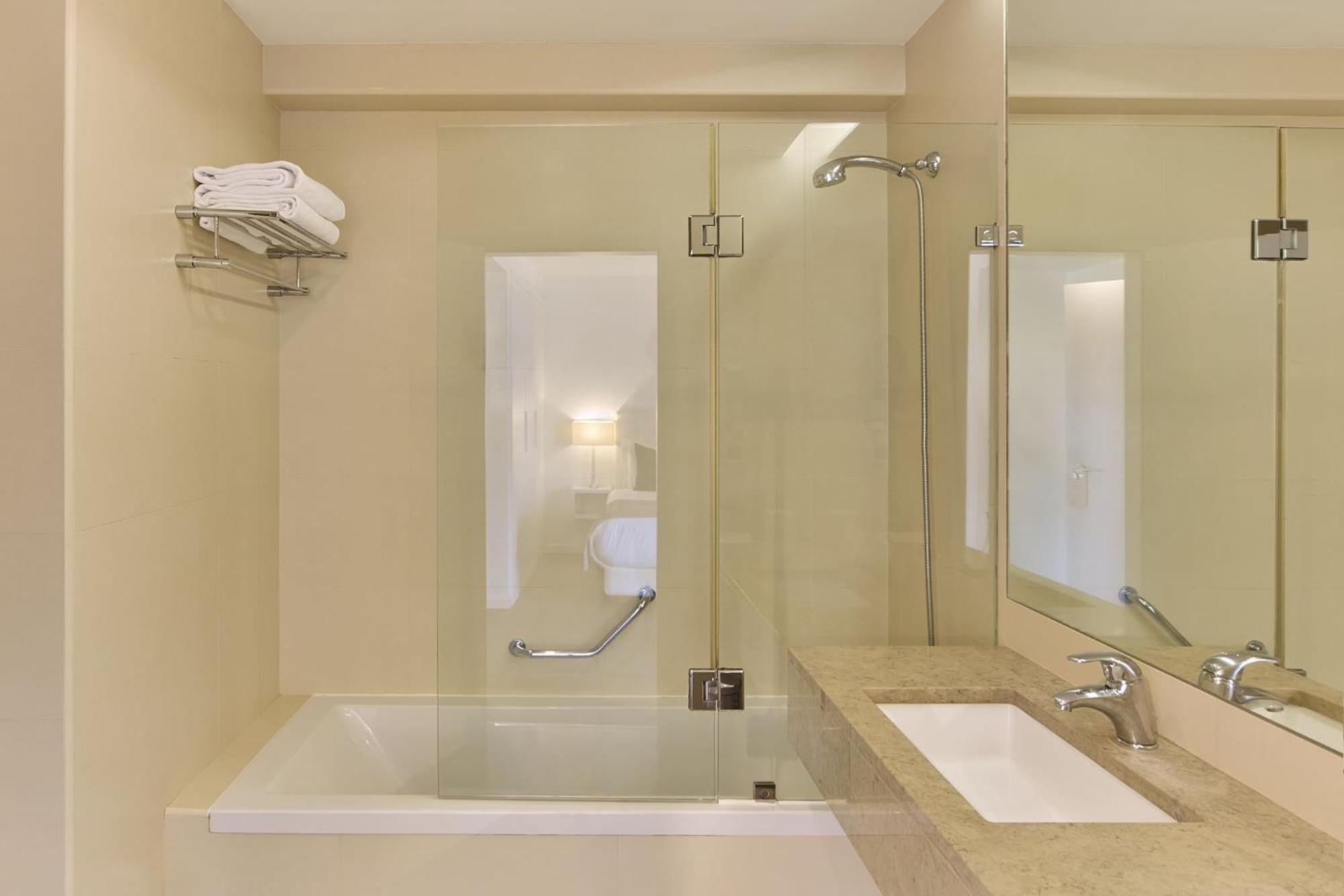 Double or Twin Room - Sanctuary View - Photo 2