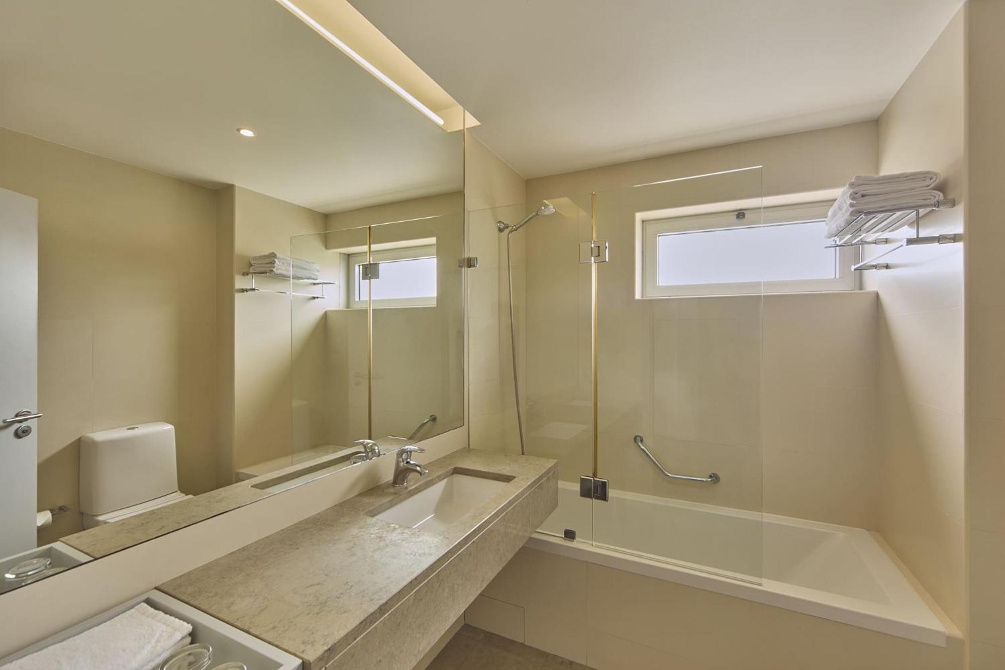 Double or Twin Room - Sanctuary View - Photo 3