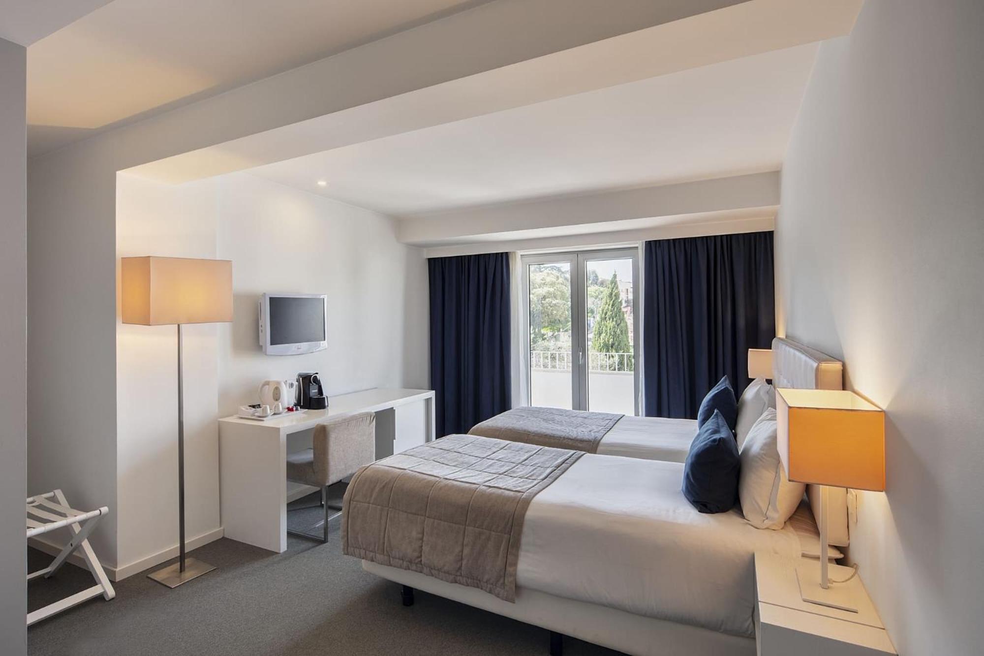Double or Twin Room with Balcony photo 3