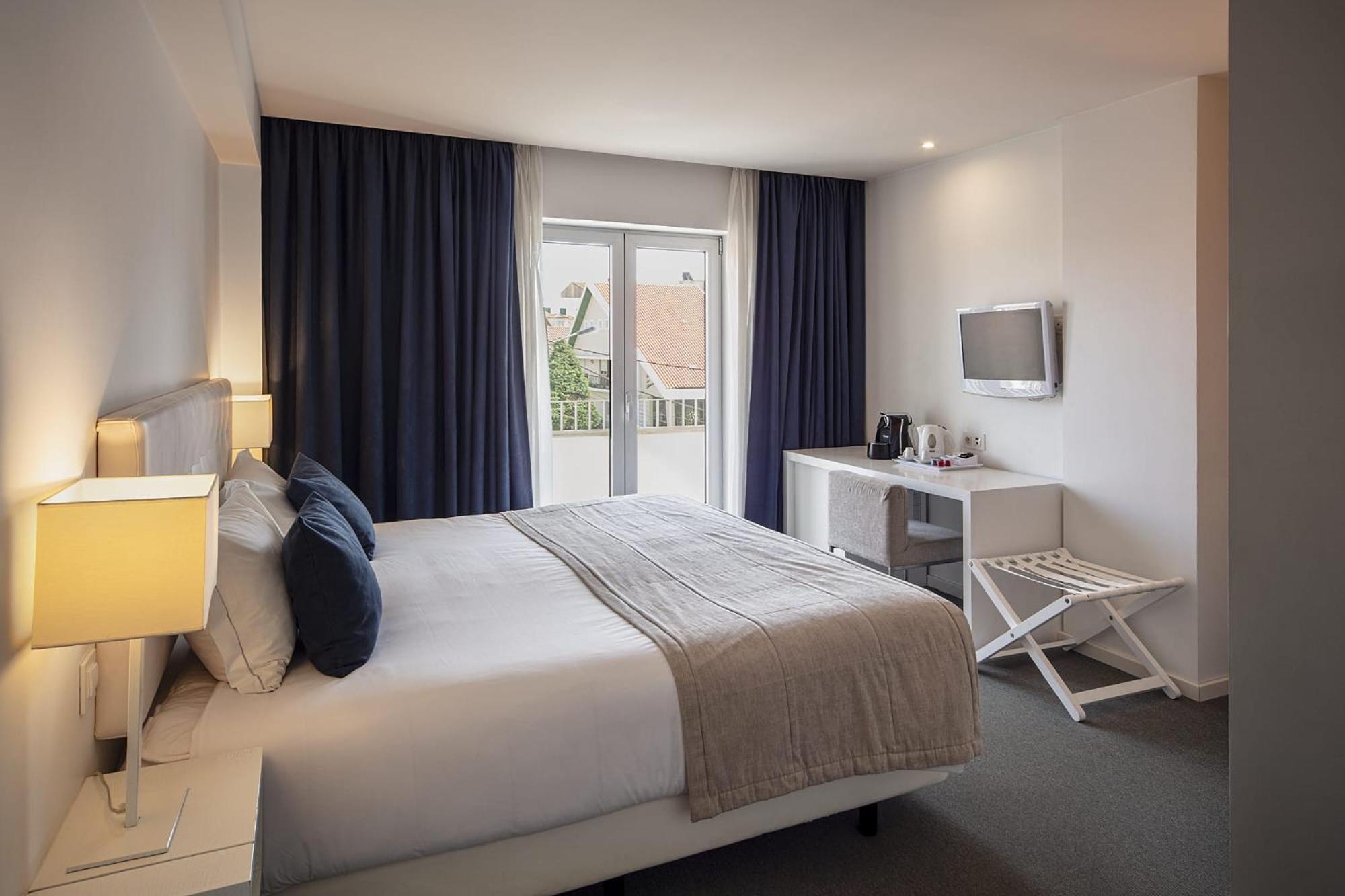 Double or Twin Room with Balcony photo 2