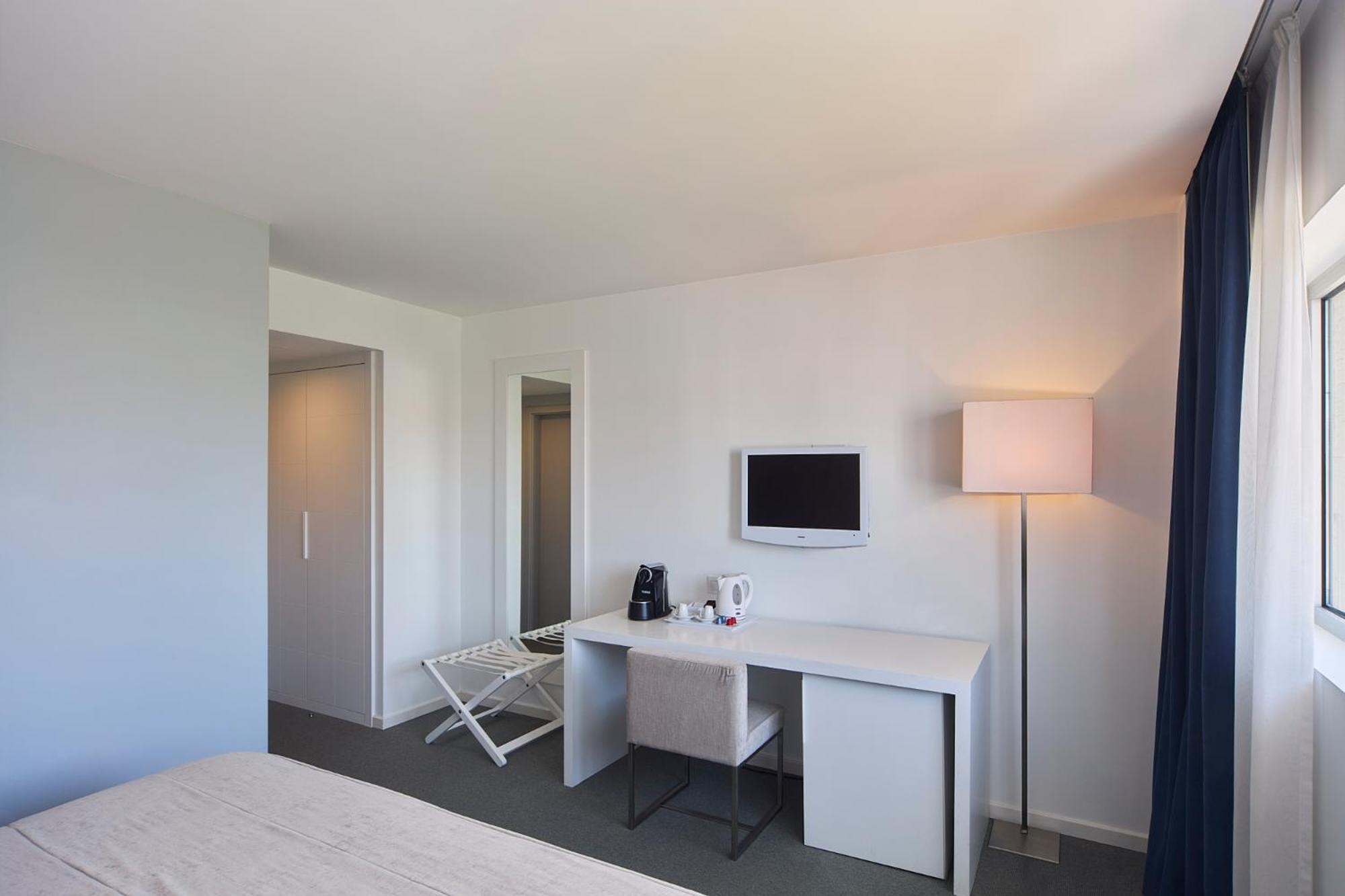Double or Twin Room - Sanctuary View - Photo 4