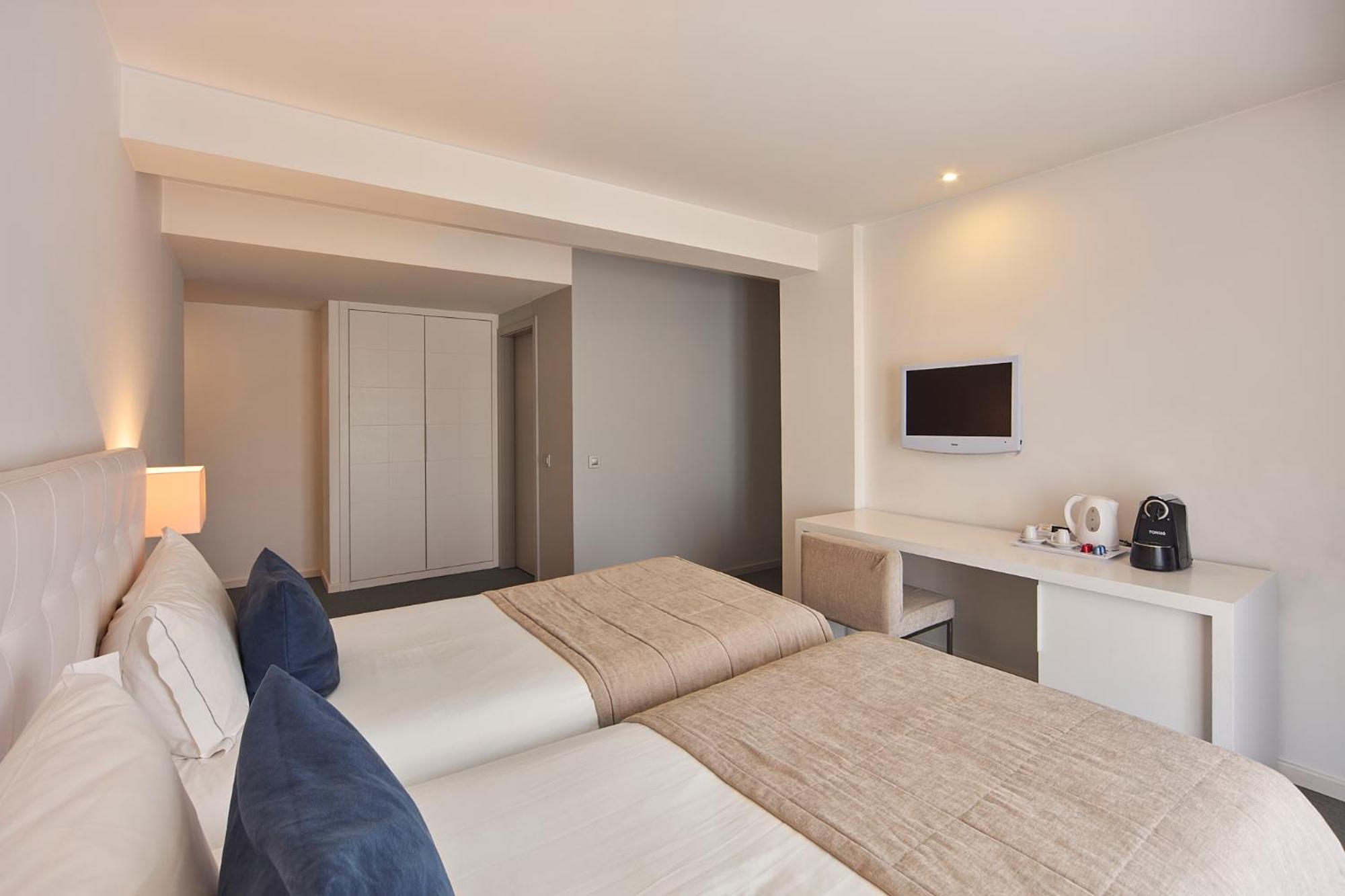 Double or Twin Room - Sanctuary View - Photo 5